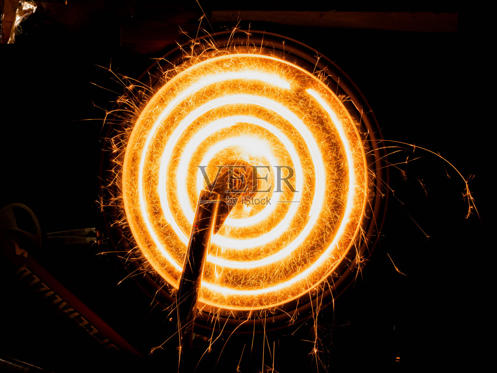 炯炯有神的轮照片摄影图片