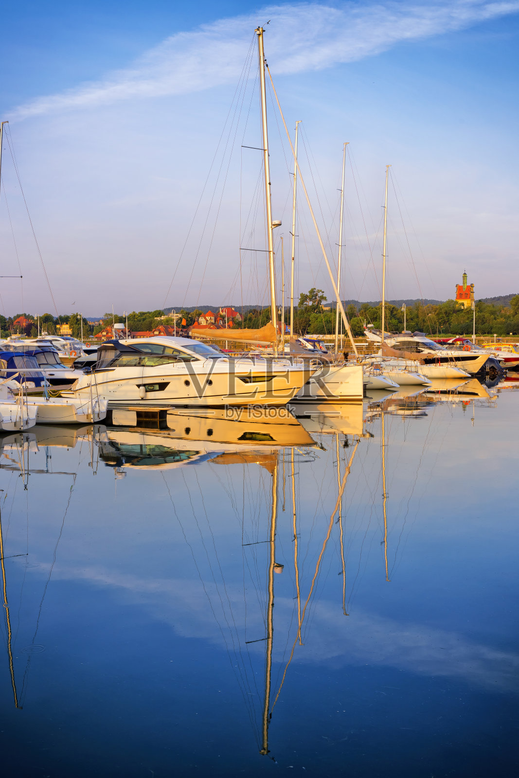 在波兰度假——黎明时分在索波特的码头照片摄影图片