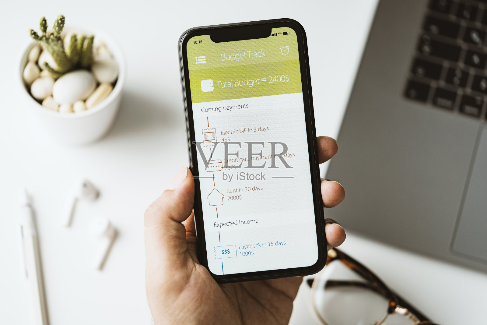 手机屏幕上的预算跟踪应用程序照片摄影图片