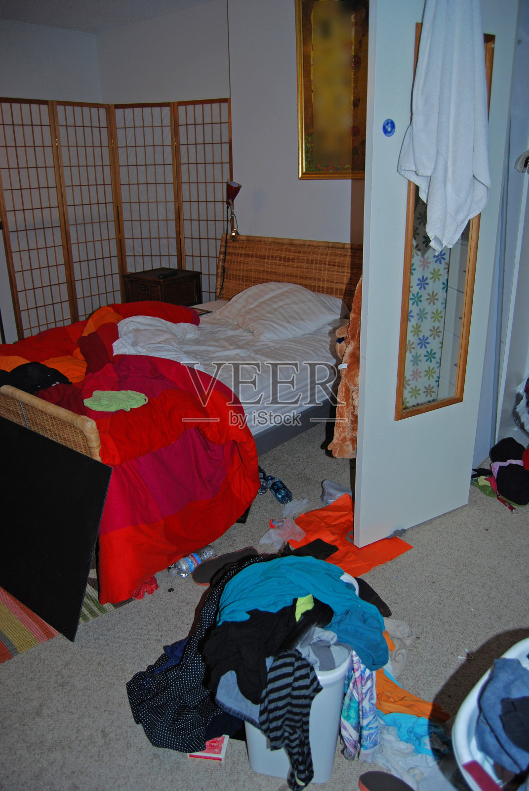 凌乱的房间照片摄影图片