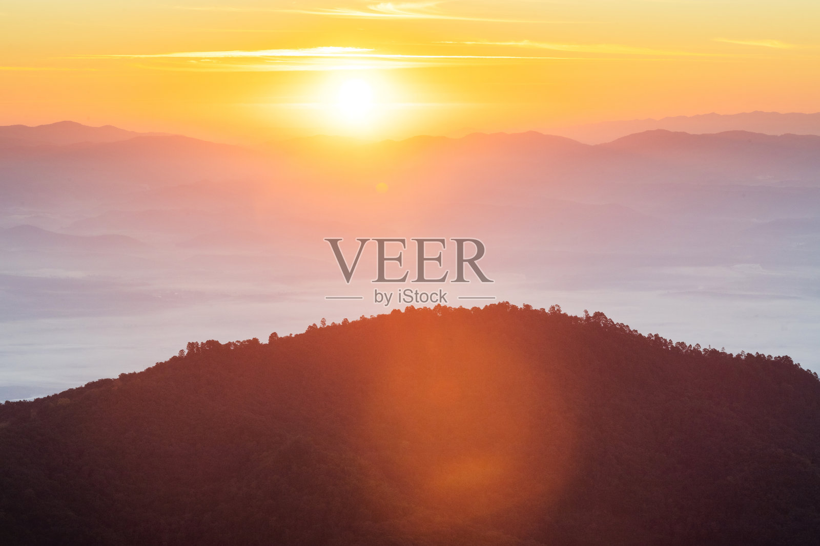 在Doi angkhang清迈自然景观风景秀丽的日出在泰国北部照片摄影图片