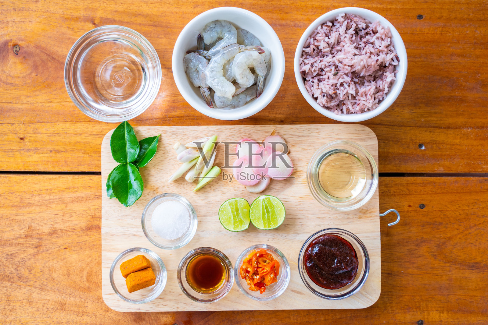 冬阴功炒饭的配料照片摄影图片