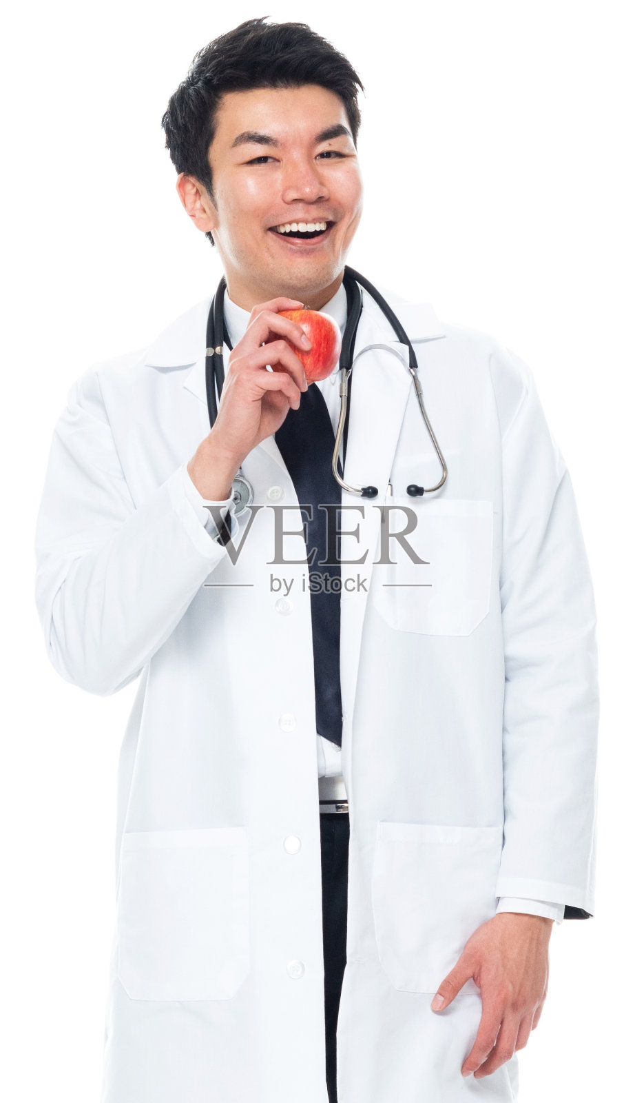 华裔男医生穿着职业装站在白色背景前照片摄影图片