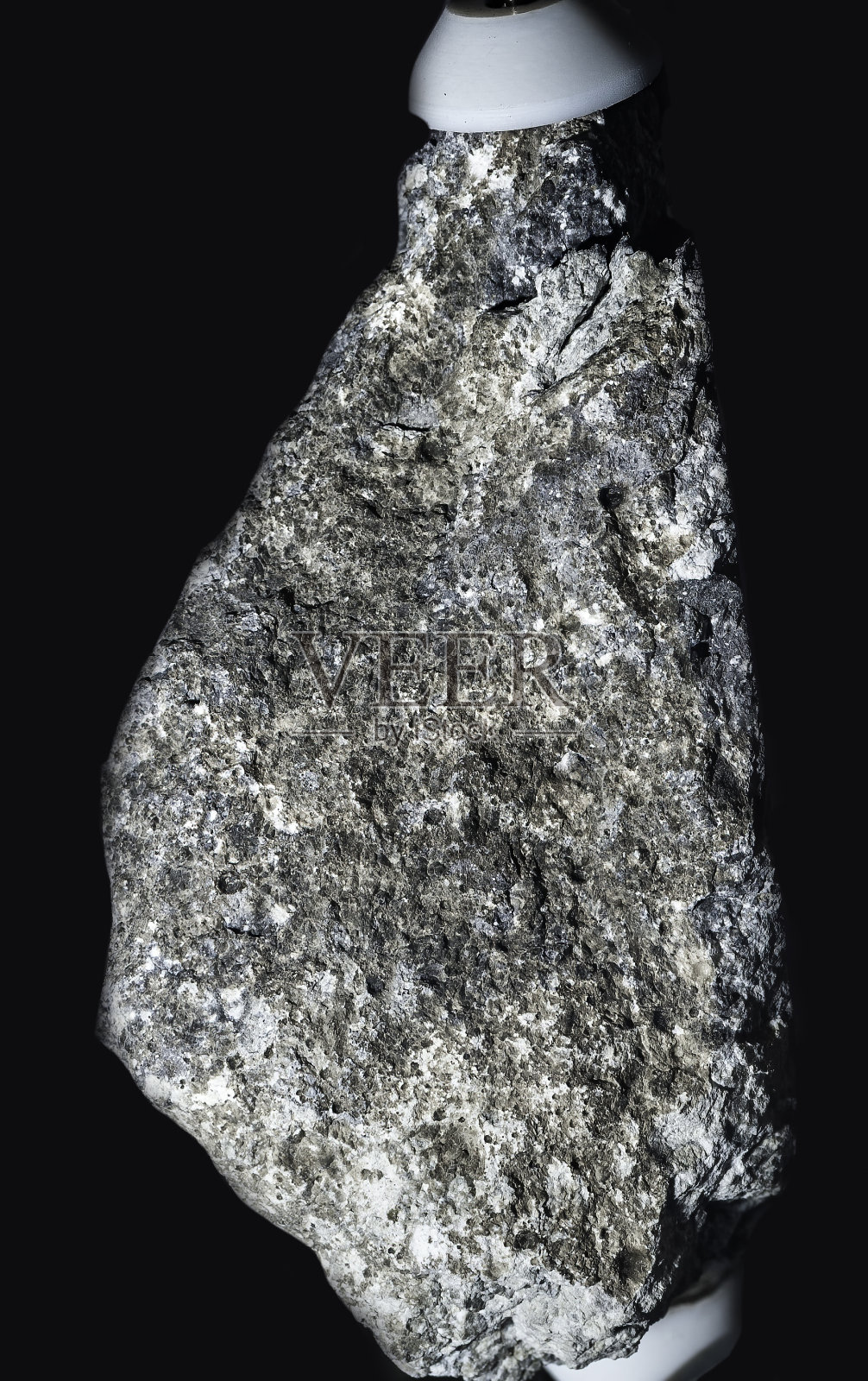 月球岩石，月球多晶石角砾岩，月球高地附近的笛卡儿陨石坑，收集阿波罗16号照片摄影图片