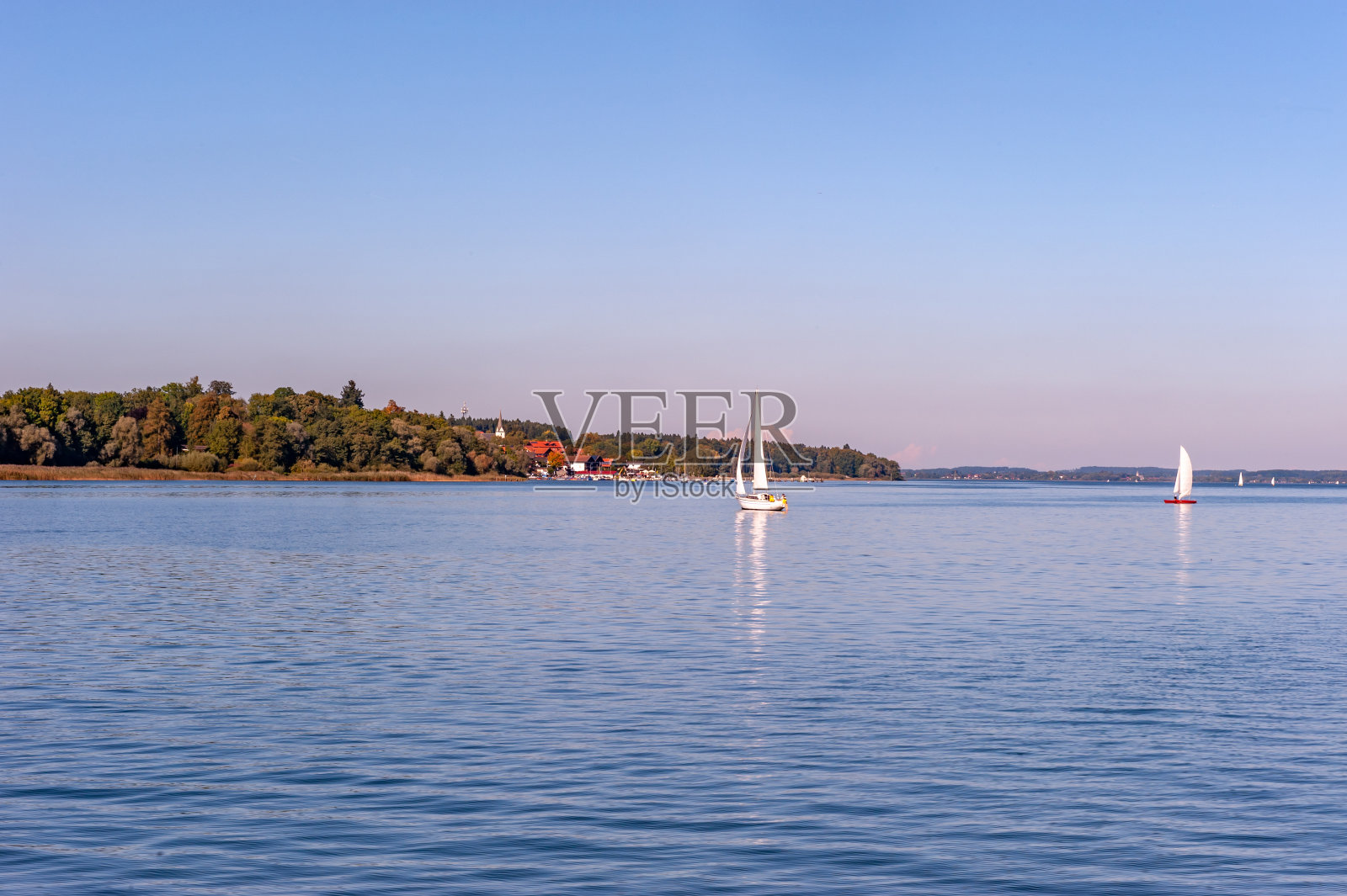 德国巴伐利亚州的基姆湖。照片摄影图片