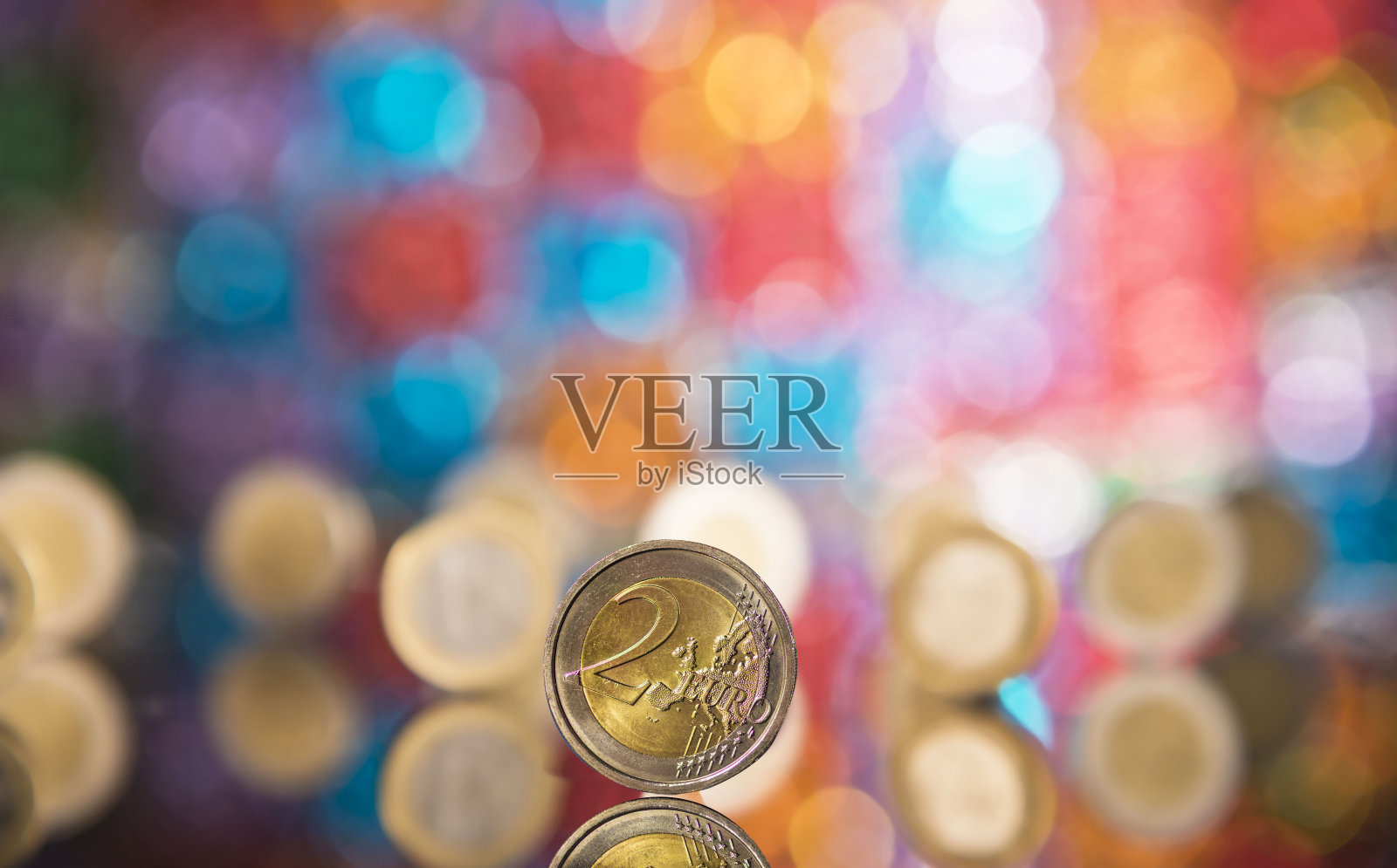 以散景为背景的硬币照片摄影图片