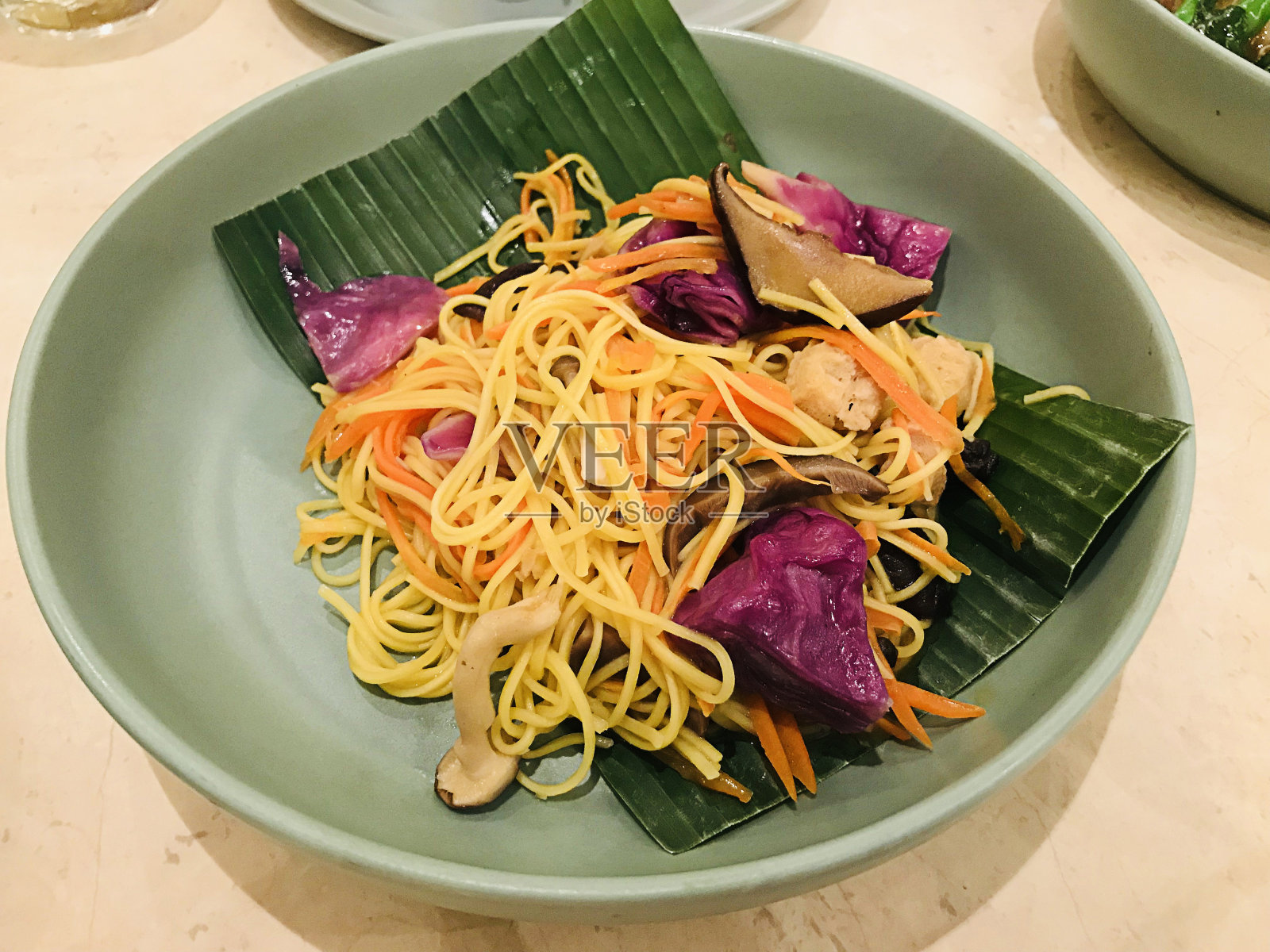 泰国的中式蔬菜炒面。照片摄影图片