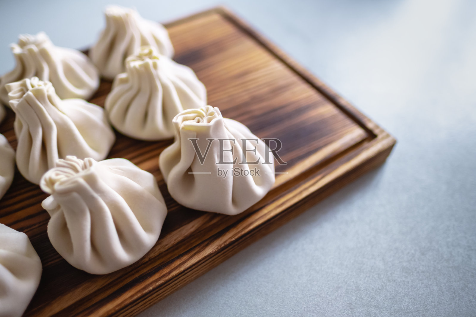 欣卡利饺子酥碟。照片摄影图片