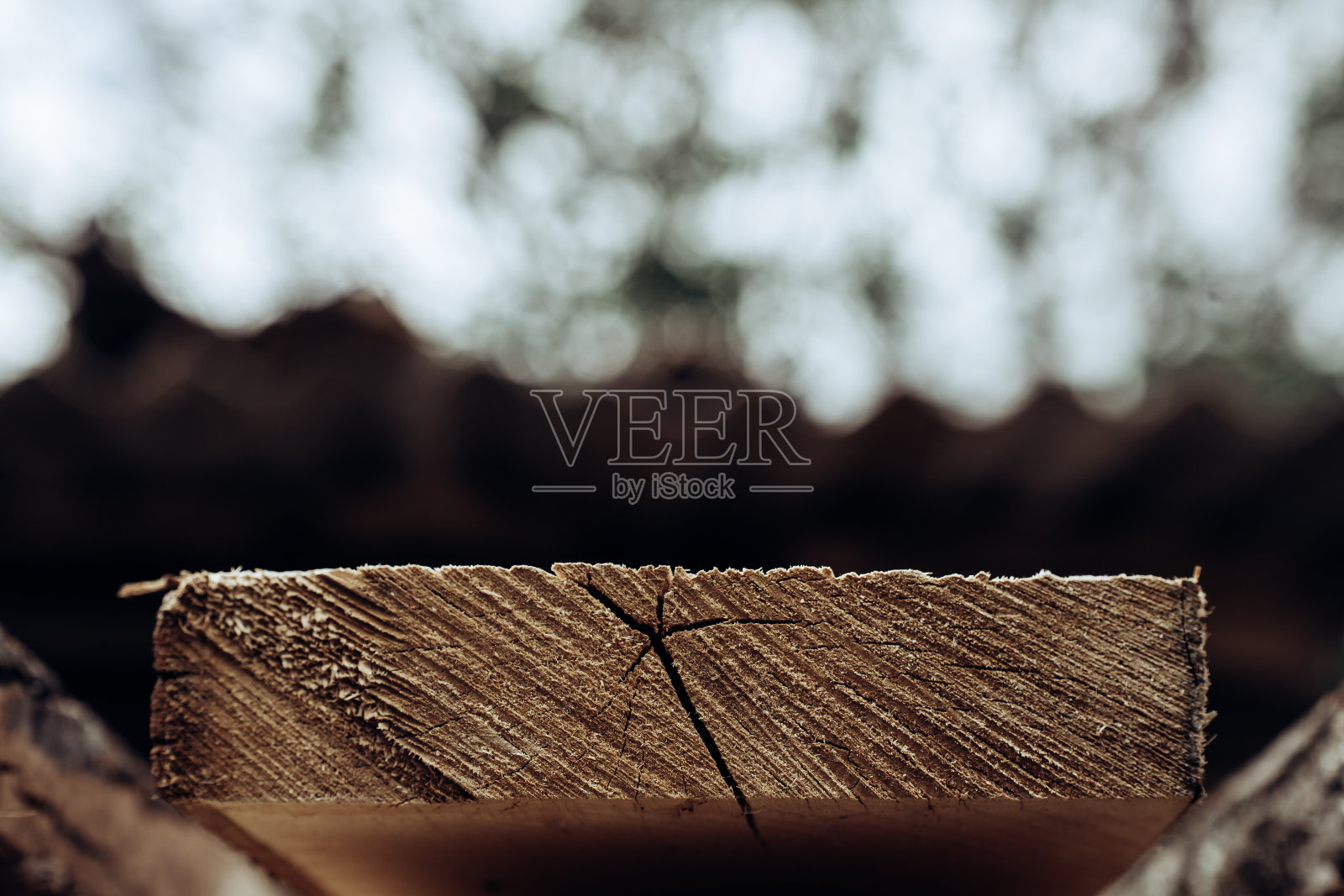 在木制房屋建造场地使用的木材照片摄影图片