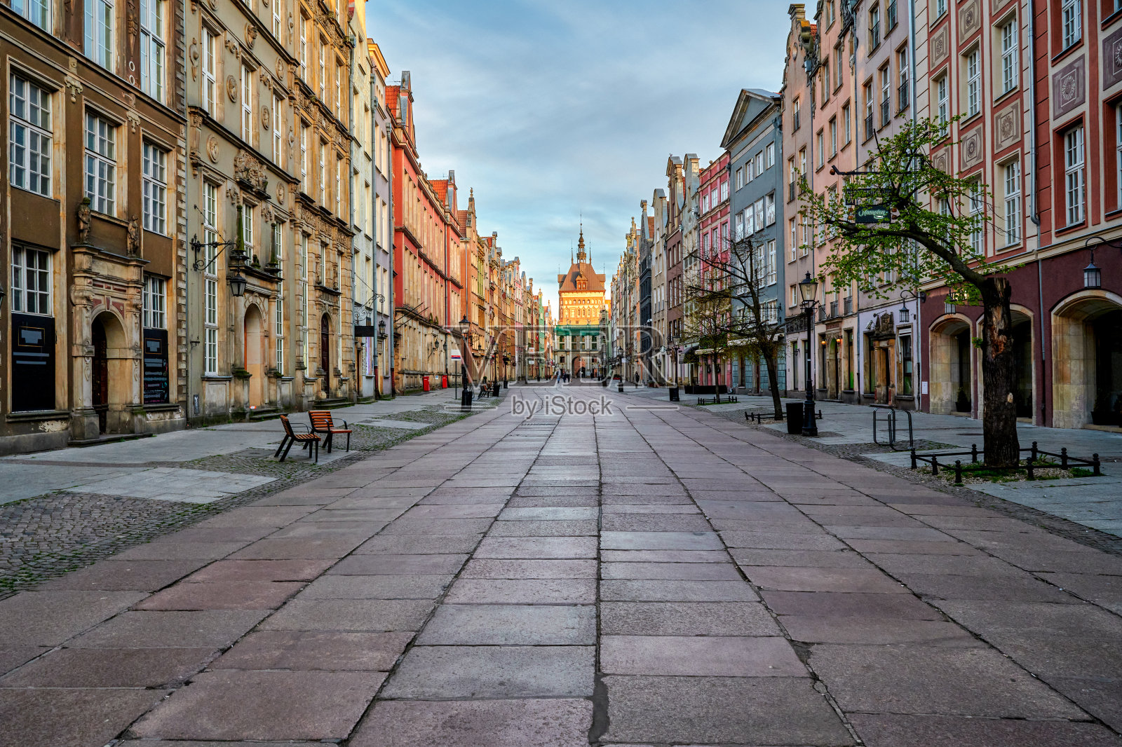 格但斯克，波兰的老城市充满了历史公寓和其他建筑对象照片摄影图片