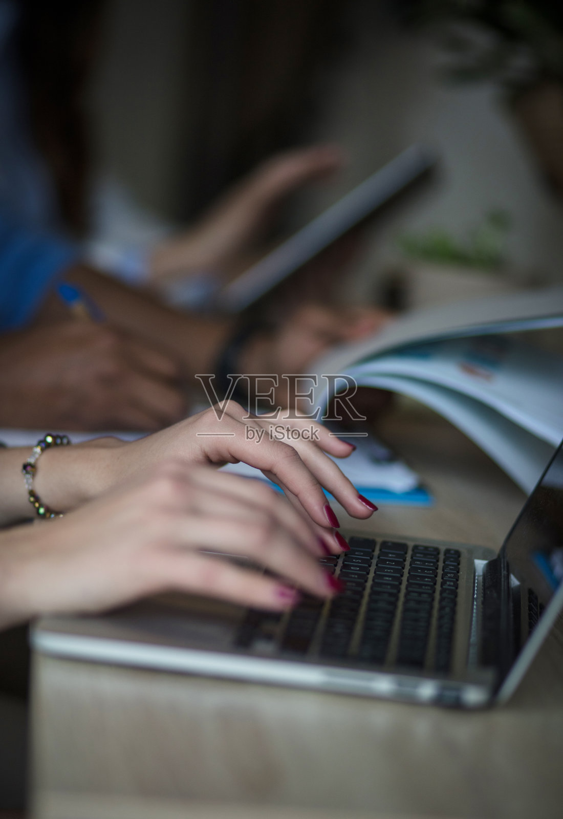 年轻的力量。照片摄影图片
