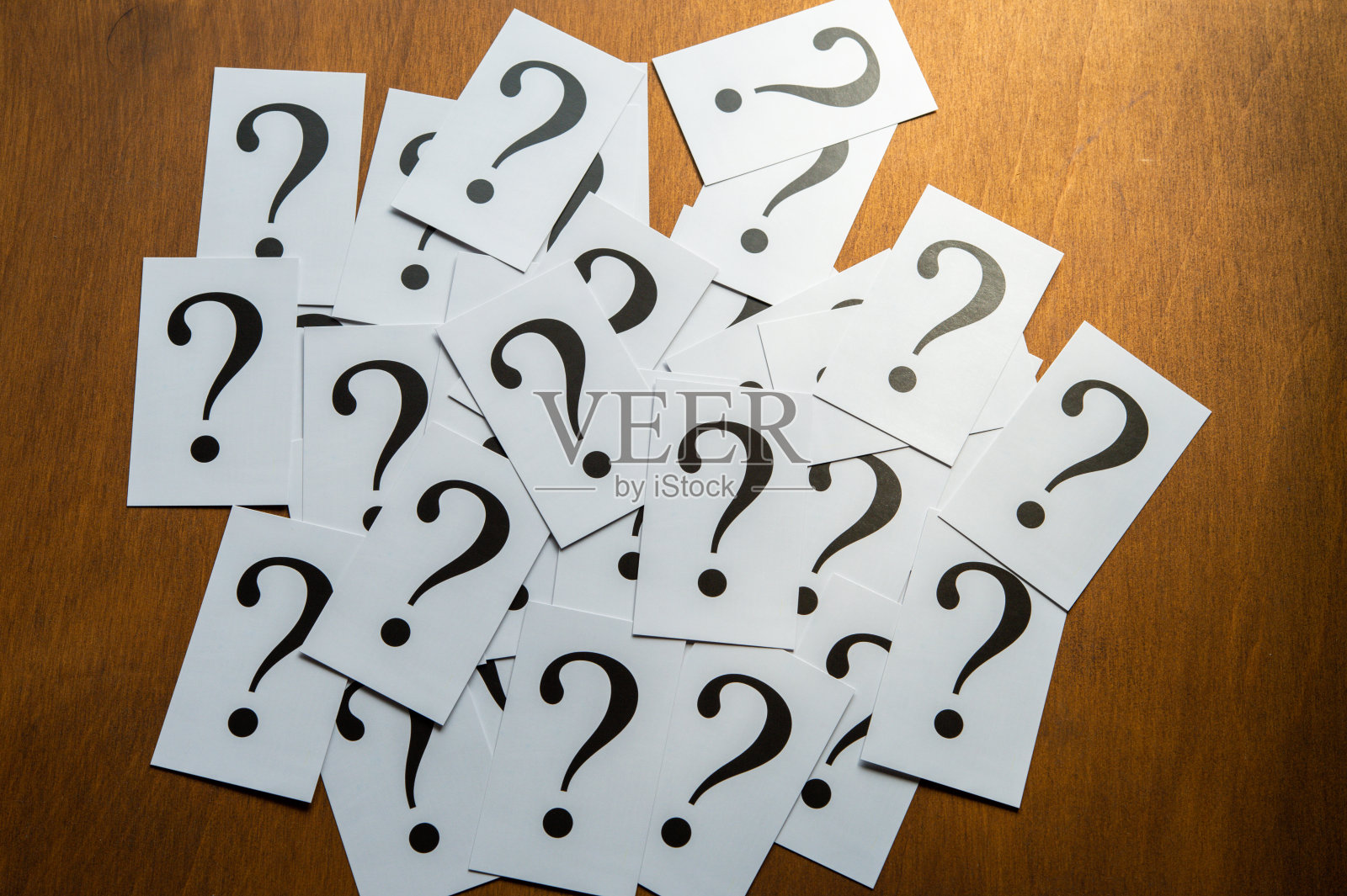 问号堆在表概念混淆，问题或解决照片摄影图片