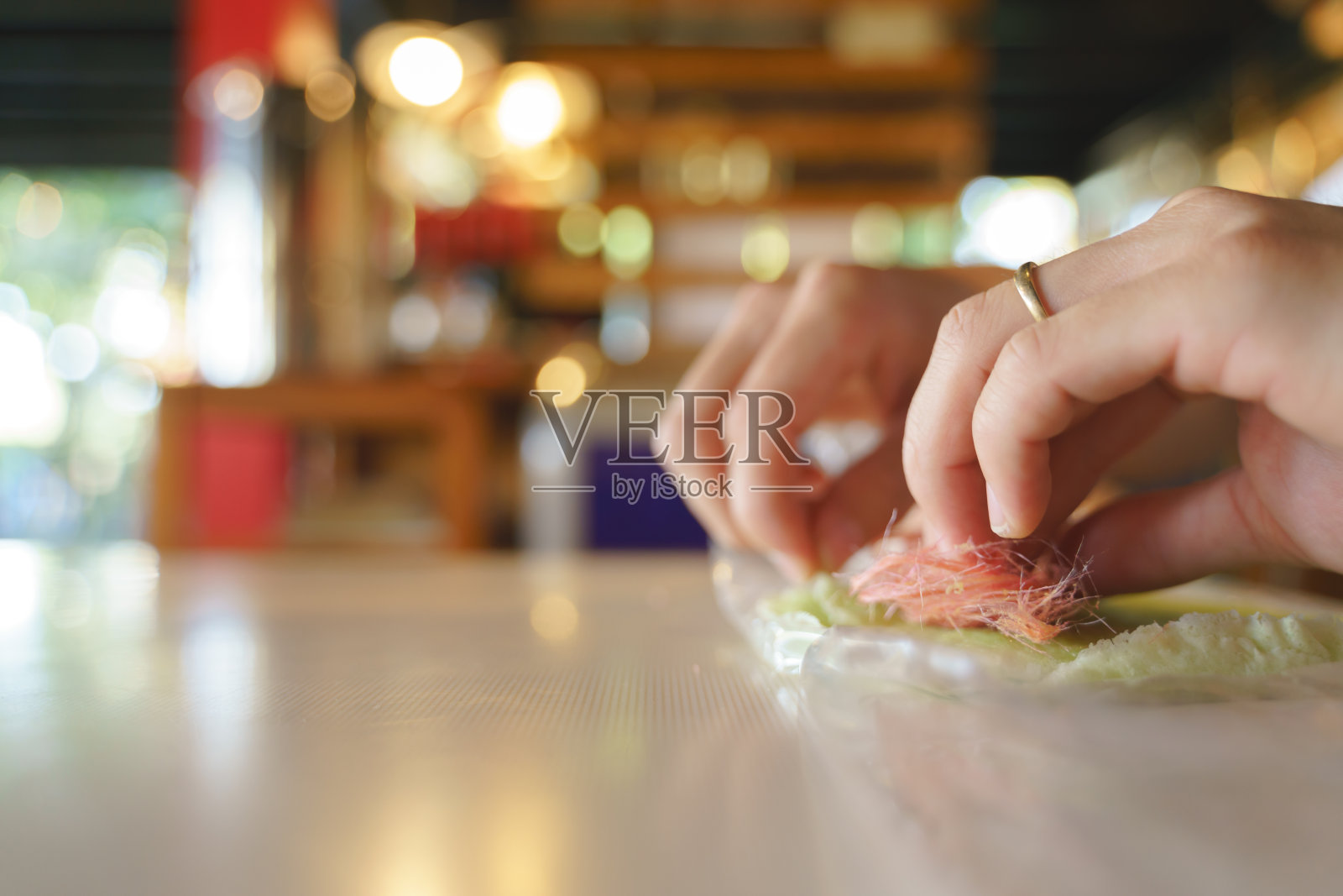 手折叠Roti Sai Mai或棉花糖棉花糖照片摄影图片