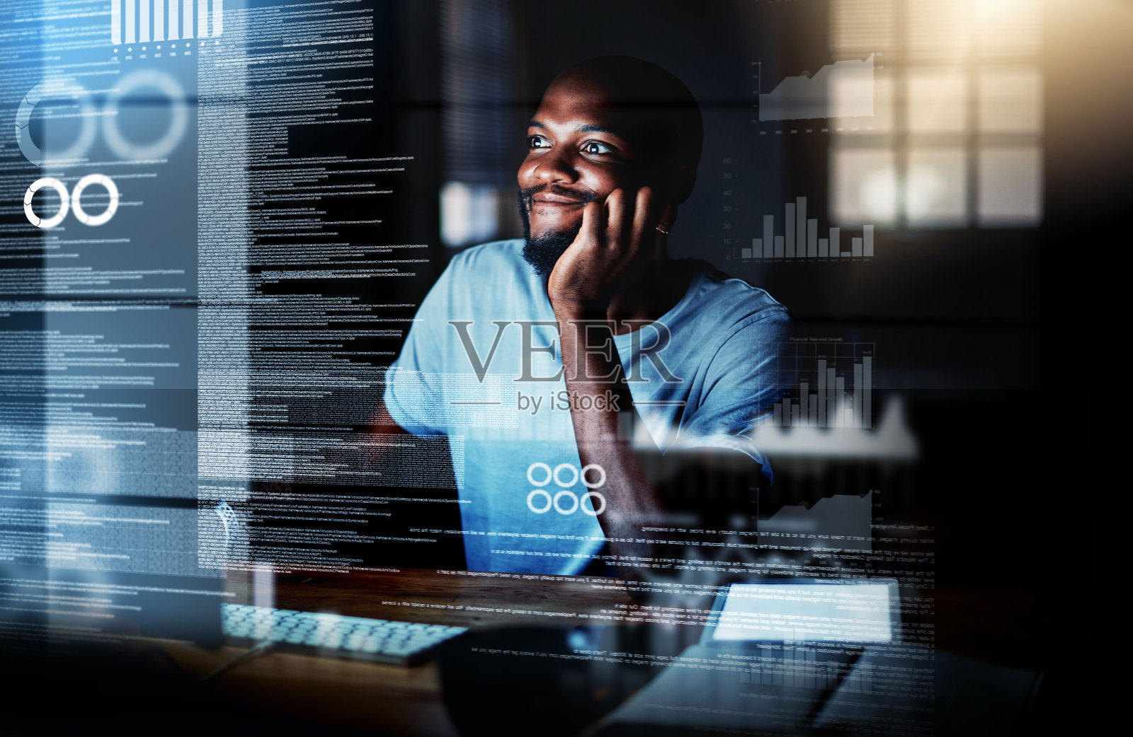 网络空间是他最喜欢的地方照片摄影图片