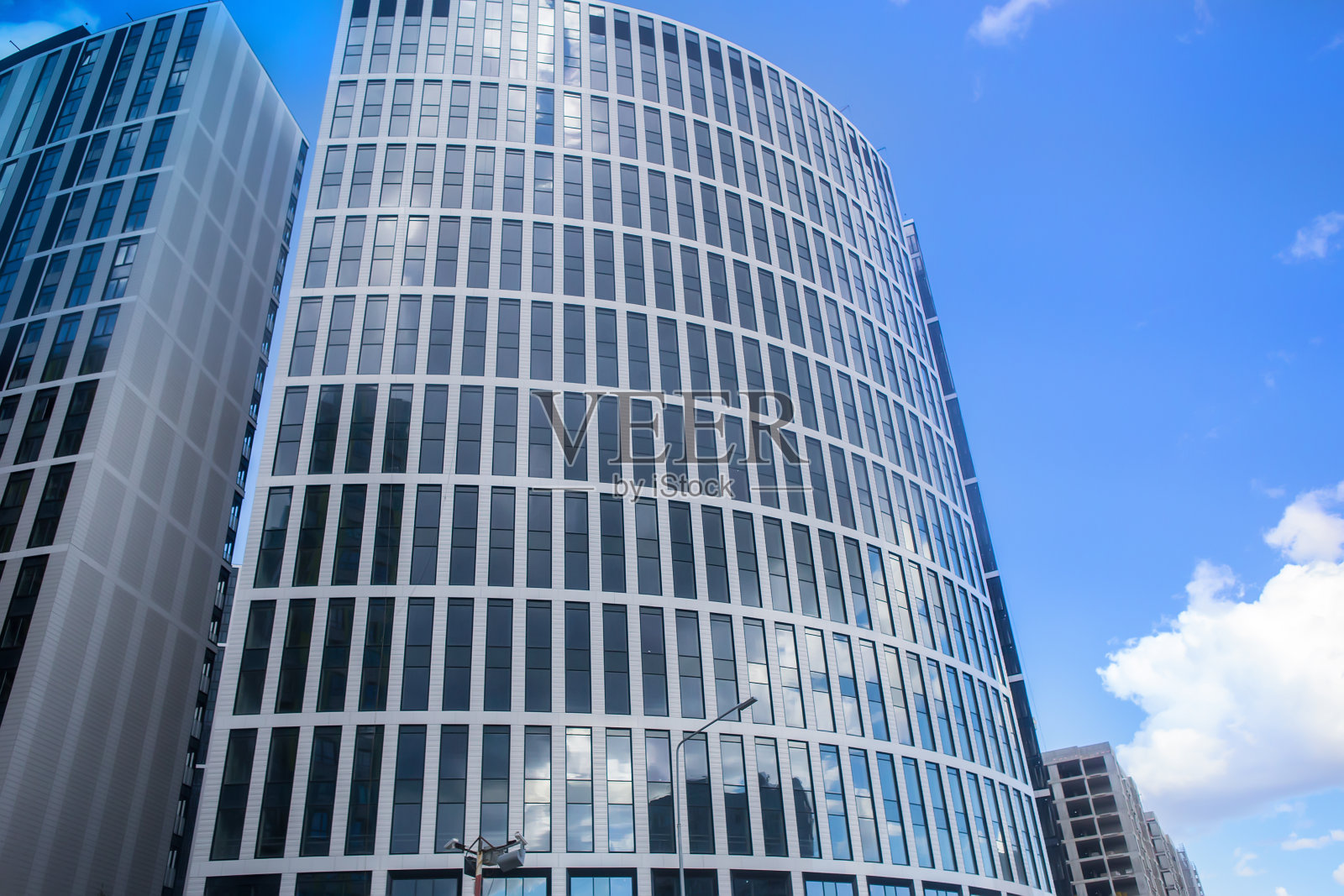 玻璃幕墙的现代摩天大楼照片摄影图片