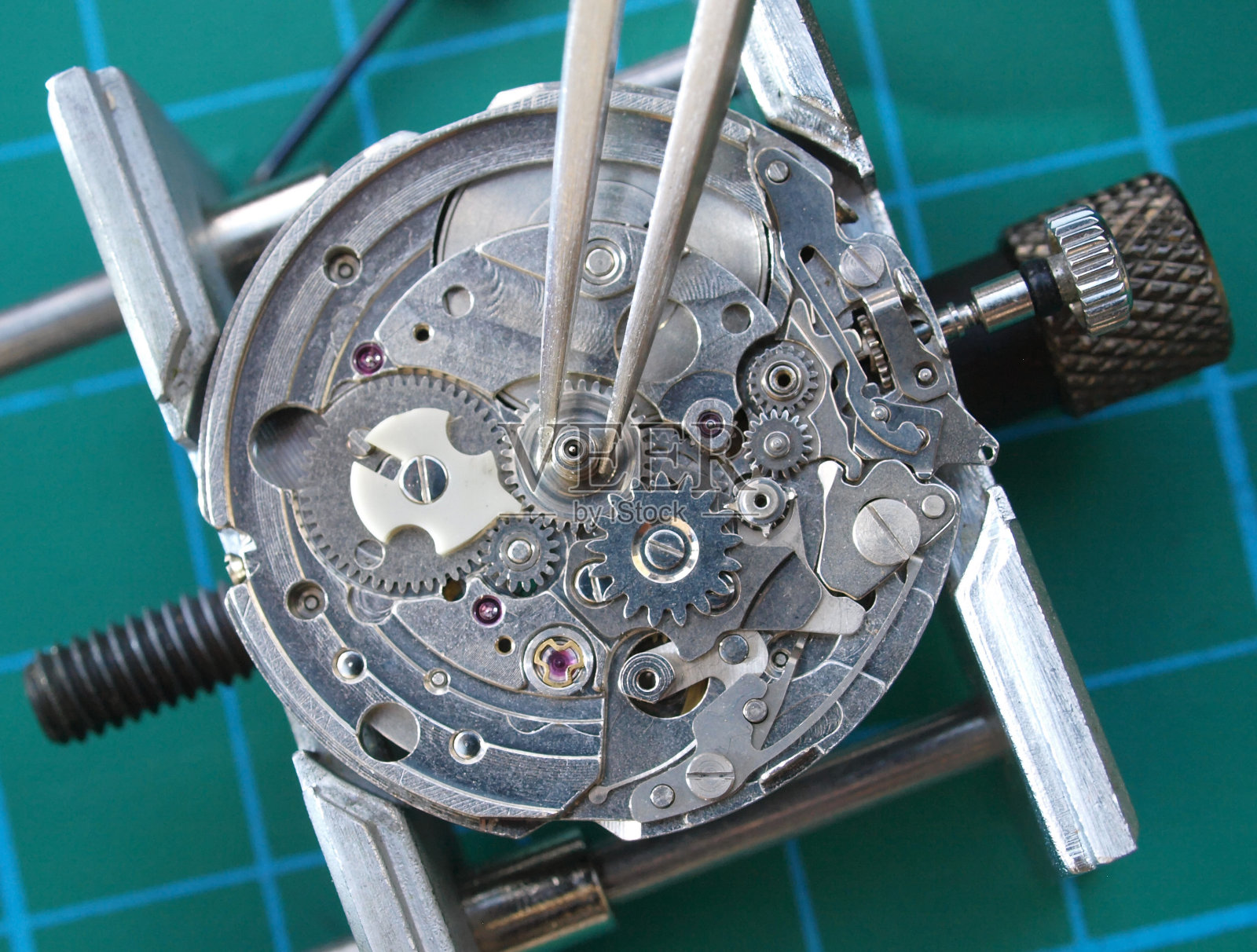 古董表正在修理中照片摄影图片