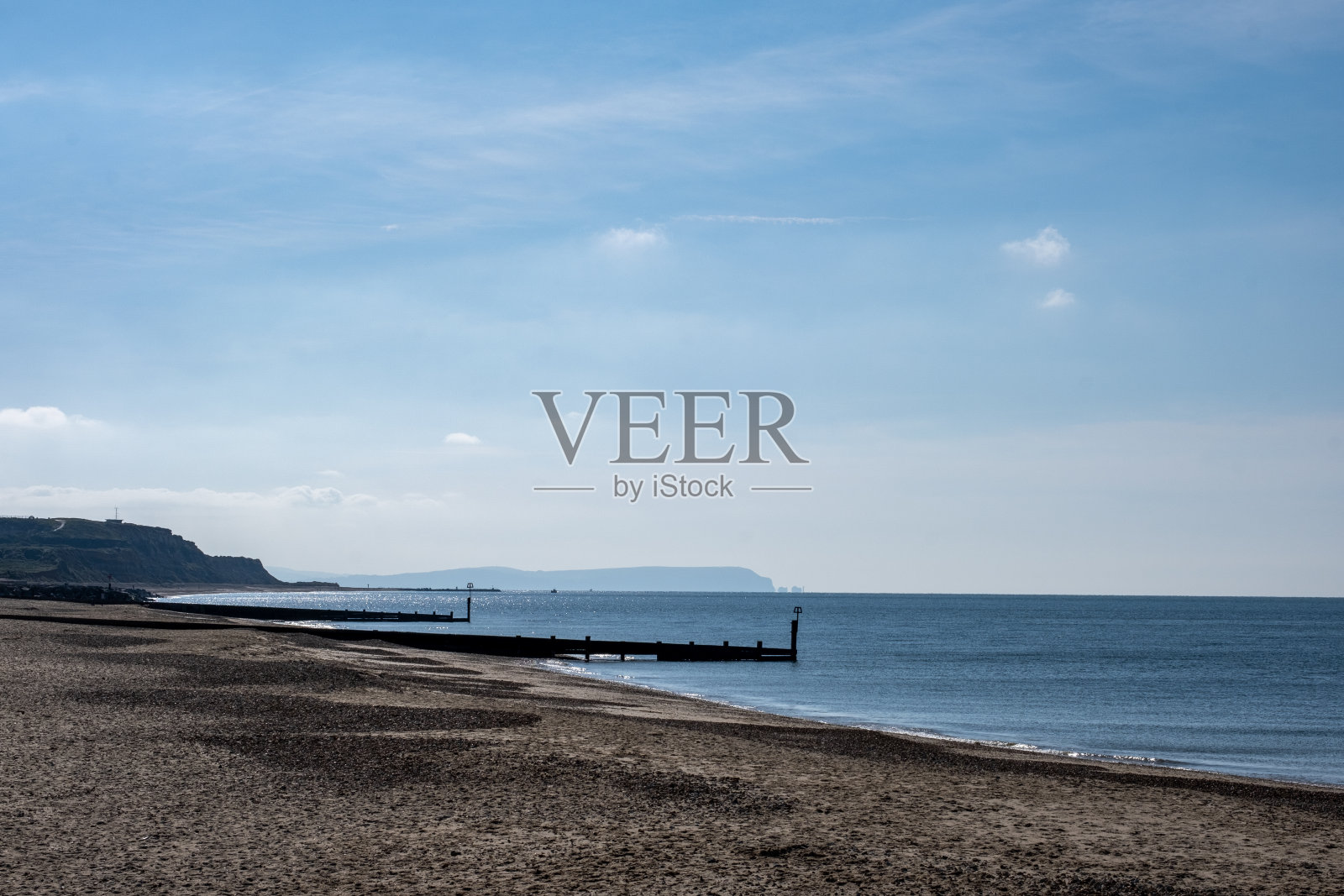 一个阳光明媚的日子。照片摄影图片