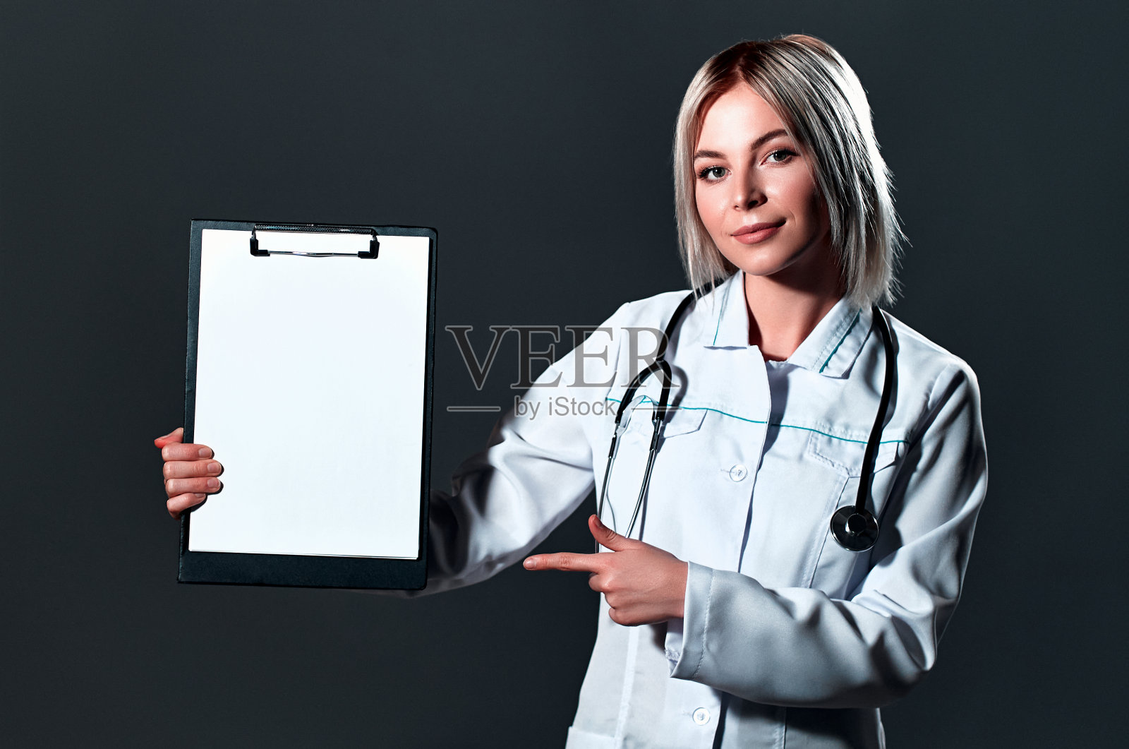 年轻的医生照片摄影图片