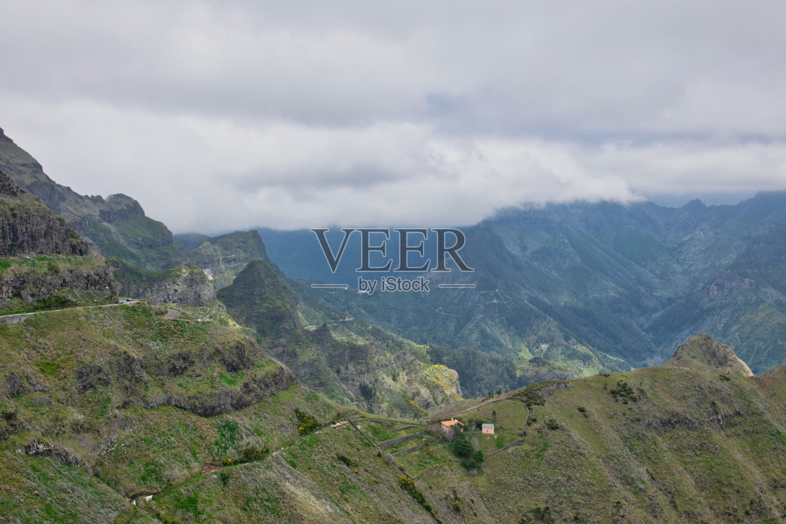 保罗·达·塞拉高原全景观察点在恩库米达隘口附近的马德拉岛，葡萄牙照片摄影图片