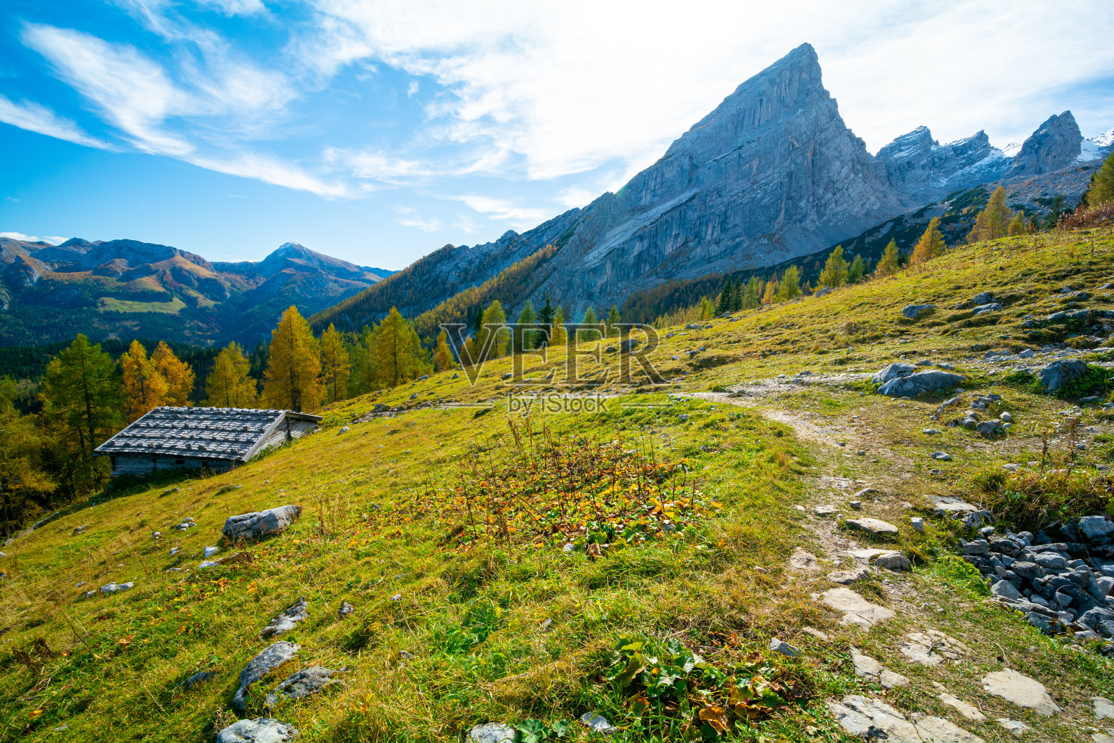 在德国贝希特斯加登的瓦茨曼山下的巴伐利亚阿尔卑斯山照片摄影图片