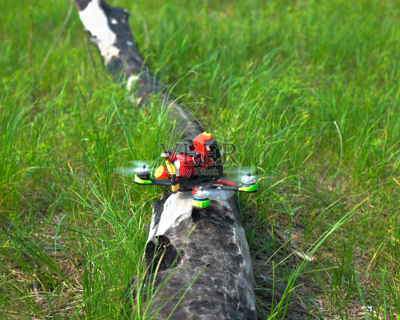 五彩缤纷的赛车无人机照片摄影图片