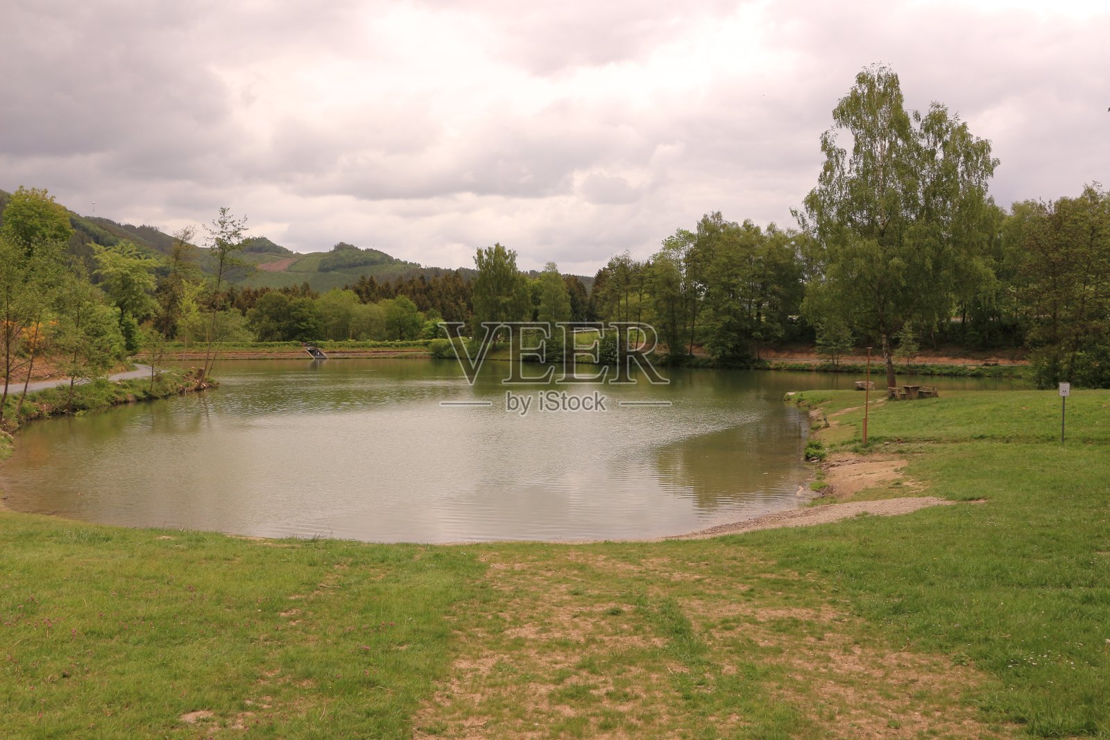 Sauerland的Eslohe附近的人工水库照片摄影图片