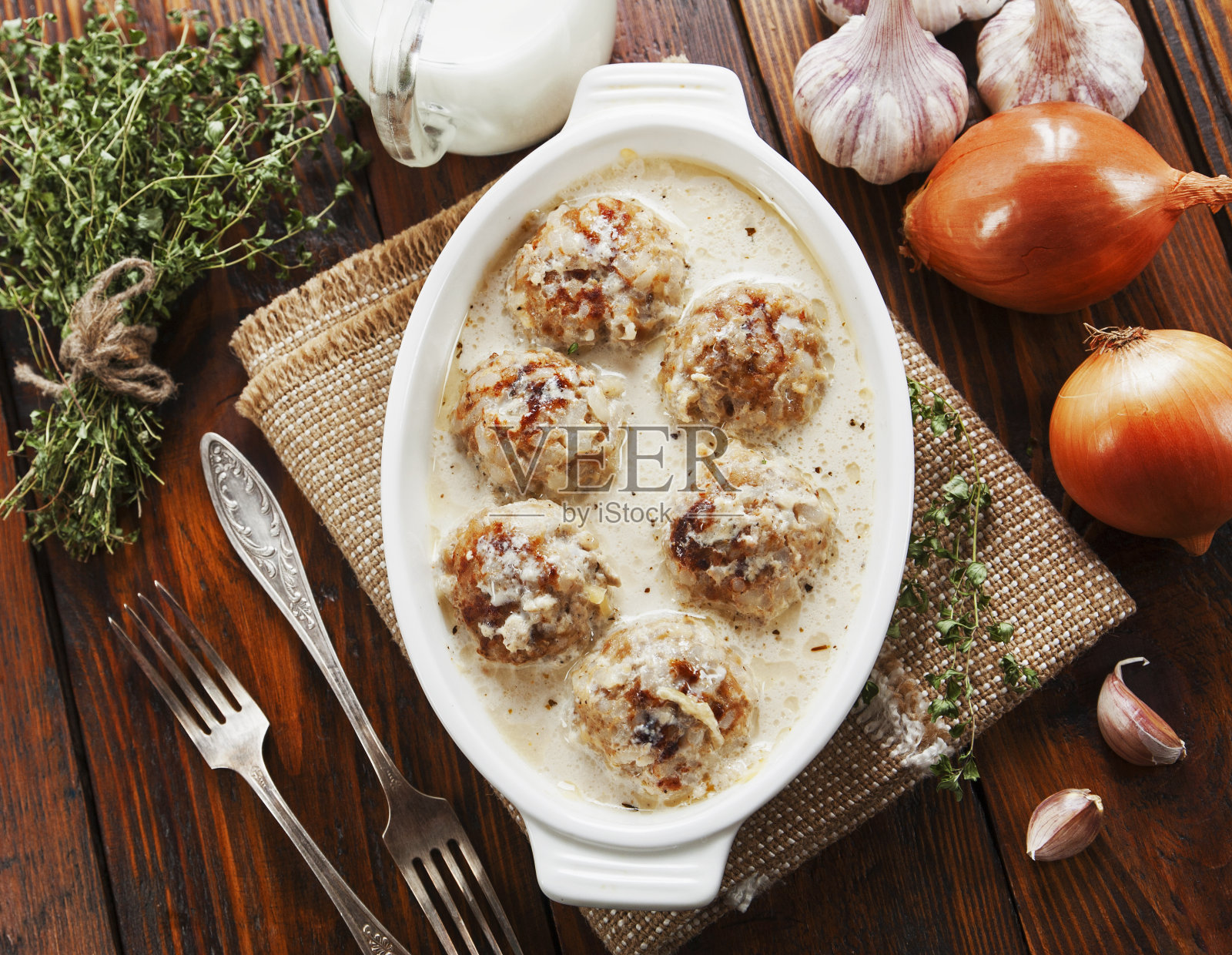 奶油肉丸配米饭照片摄影图片