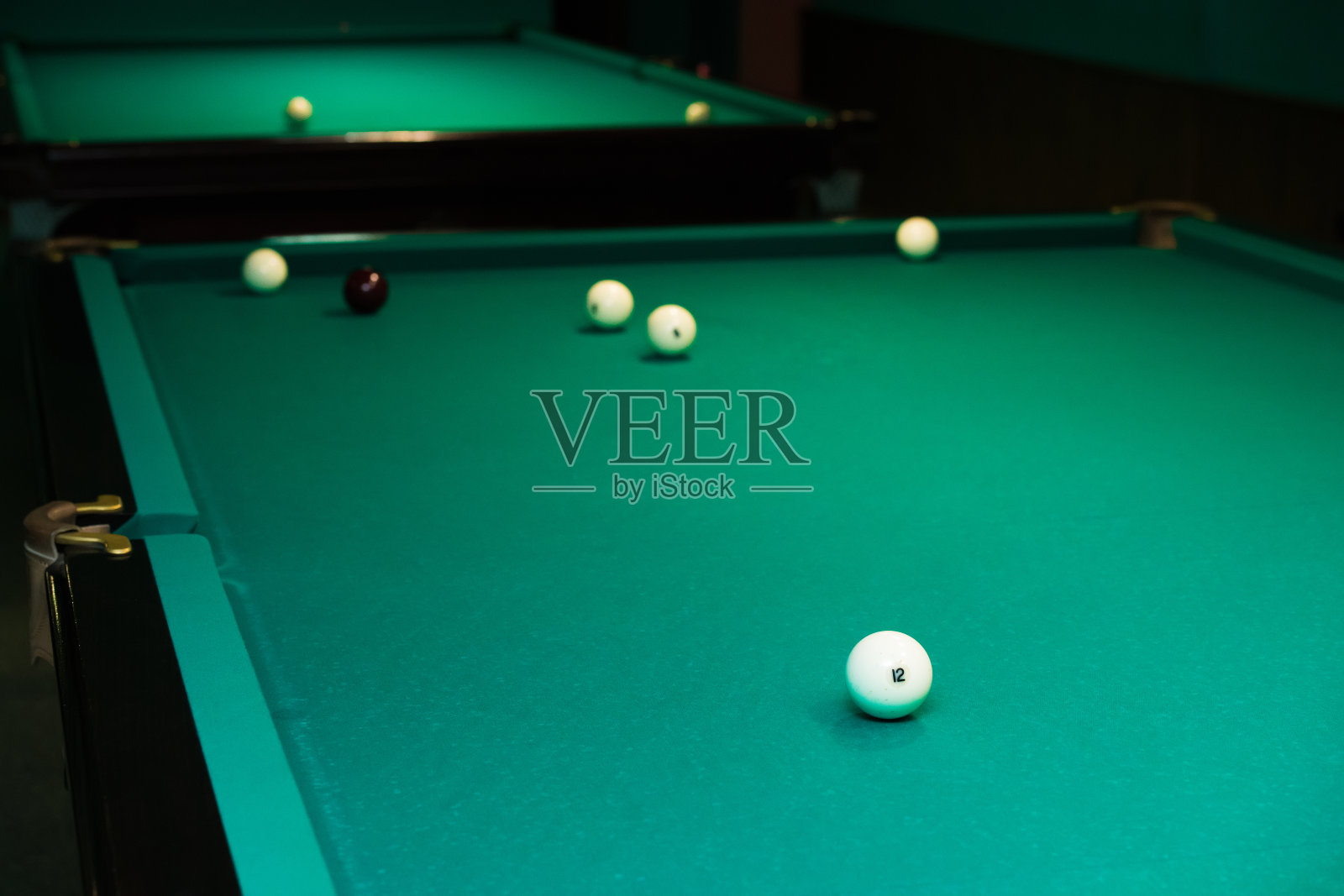 在绿布上的台球运动照片摄影图片