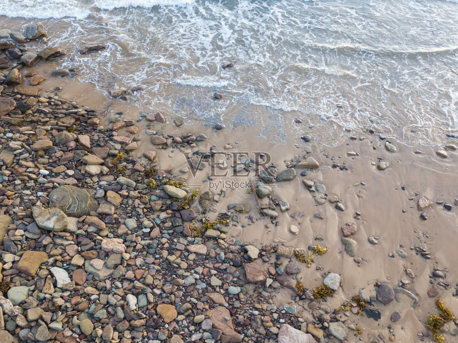 多岩石的海岸线照片摄影图片