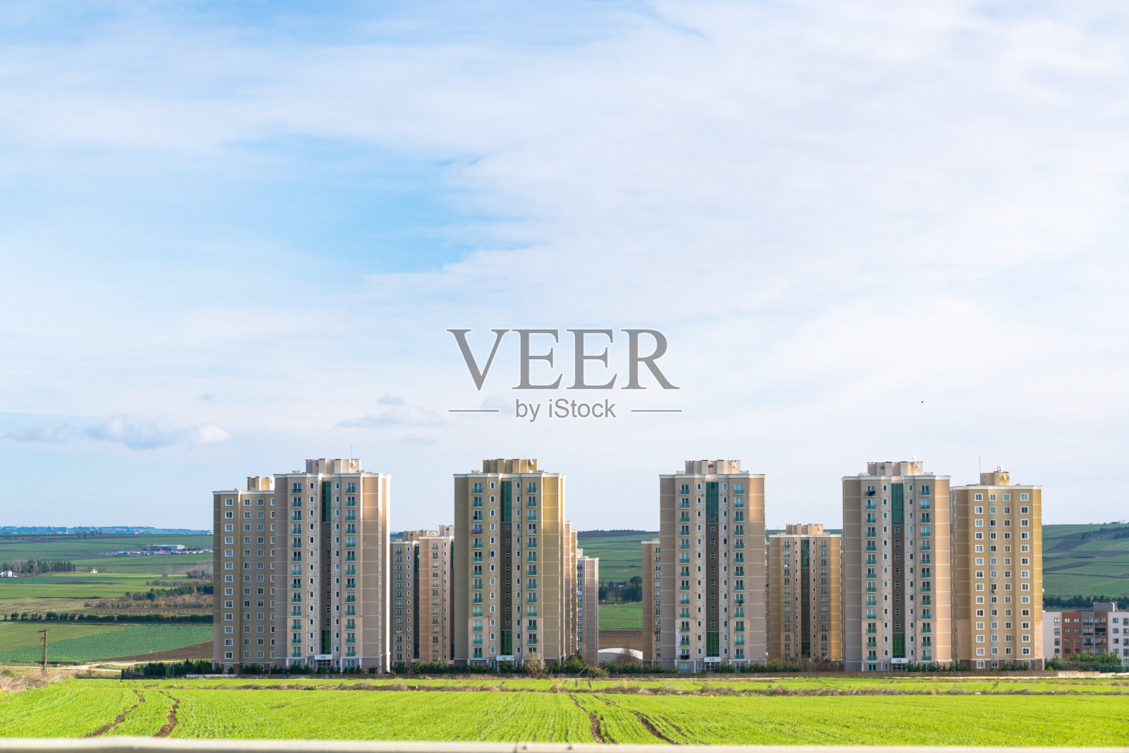 欧洲现代综合住宅建筑。和户外设施。照片摄影图片