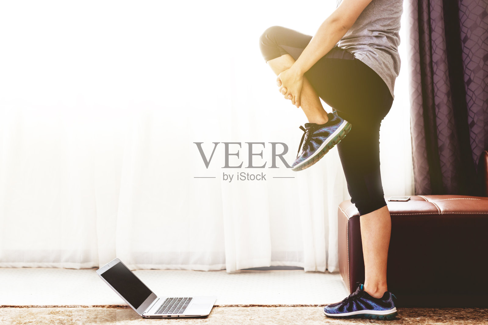 运动和呆在家里的概念。照片摄影图片