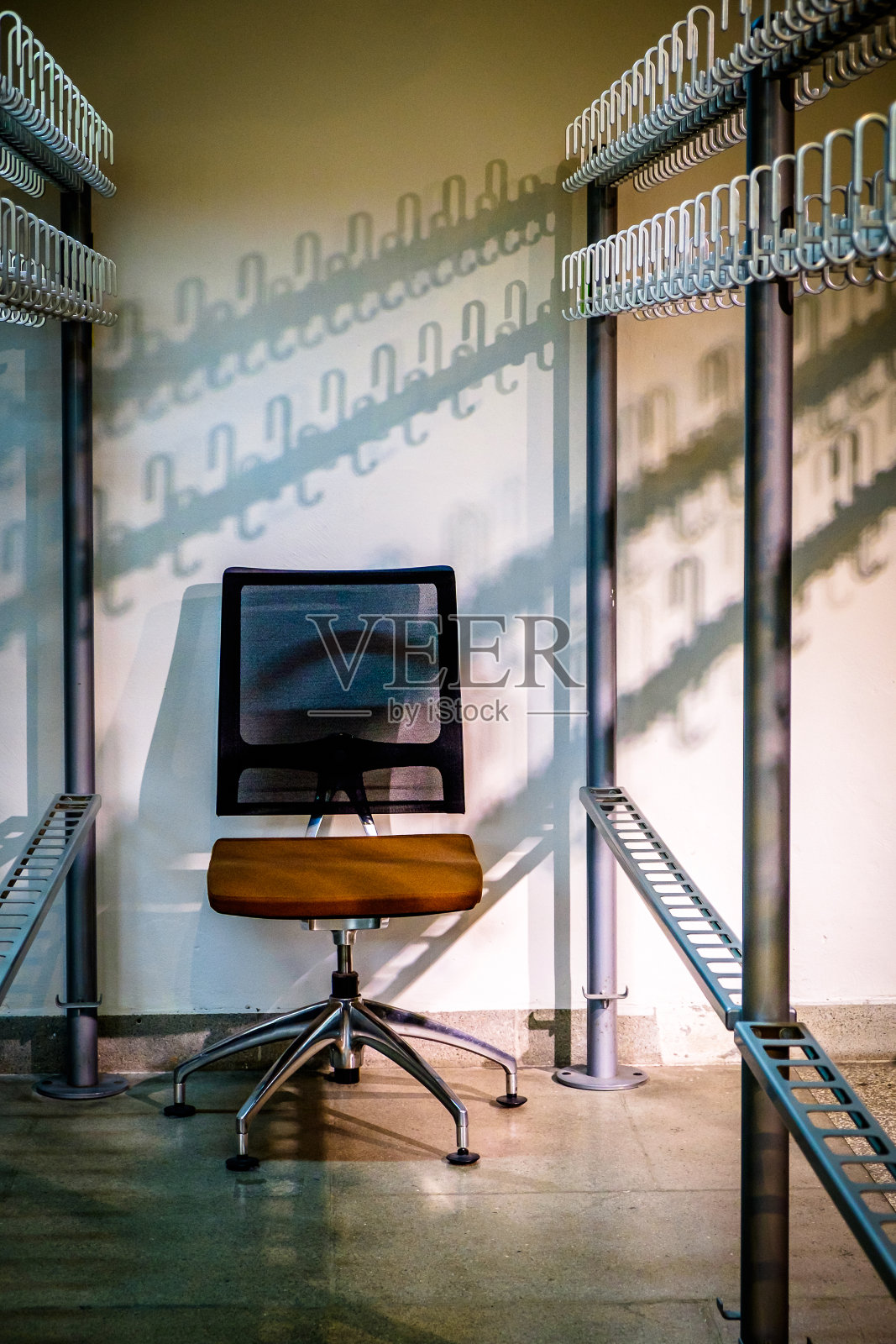 空的外套挂钩照片摄影图片