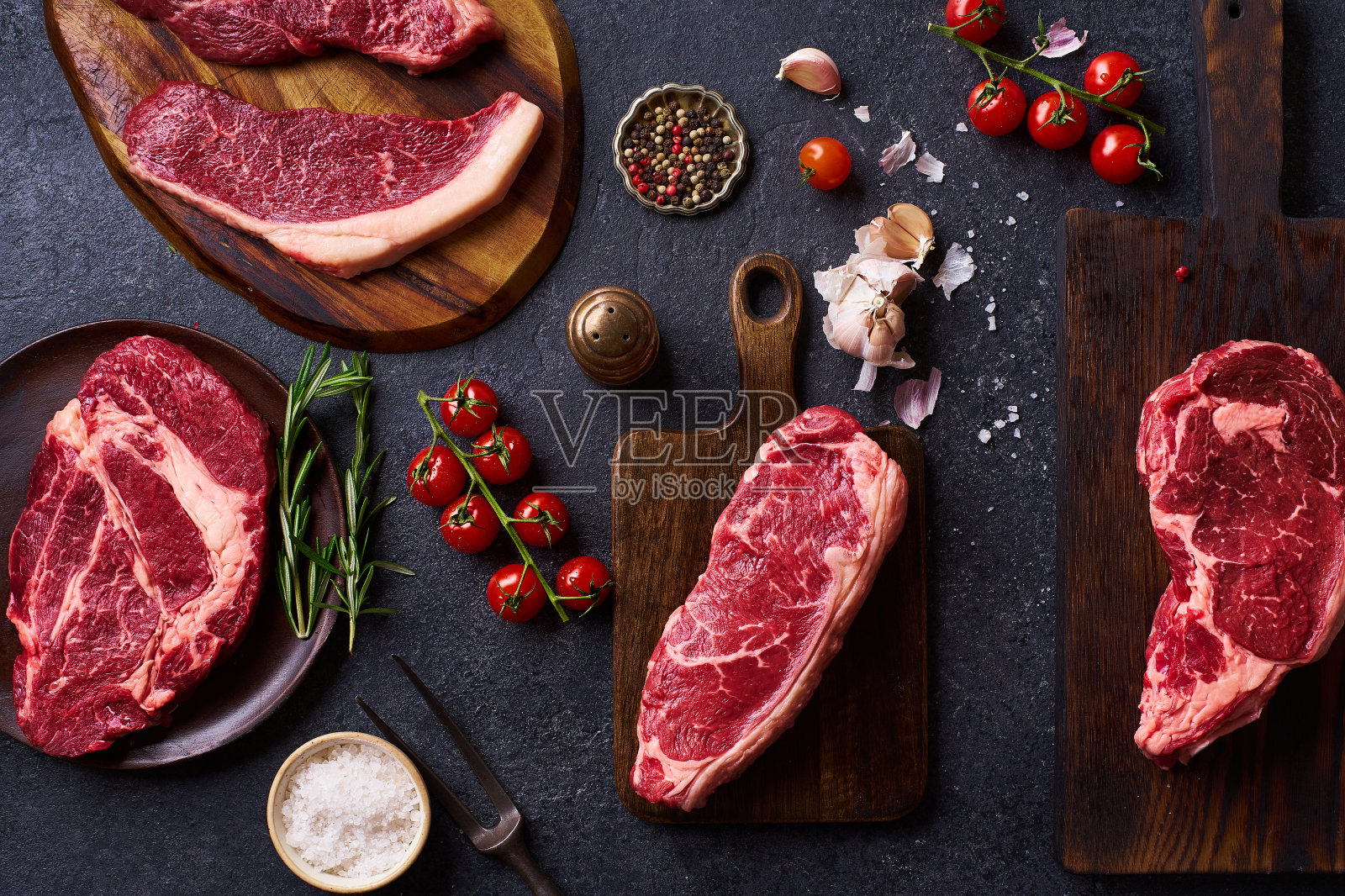 各种新鲜黑安格斯上等生牛排照片摄影图片
