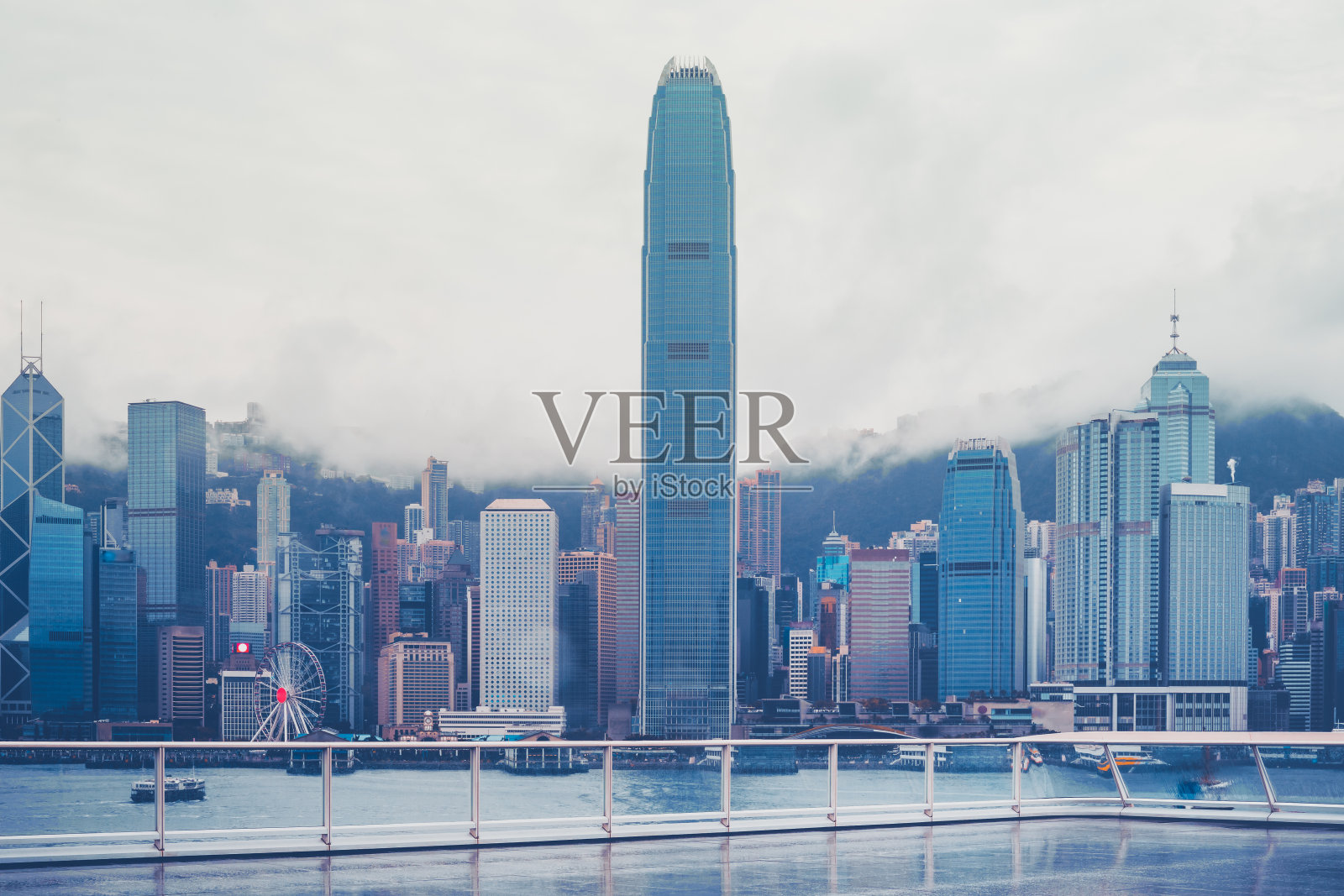 雨后的维多利亚港景色照片摄影图片