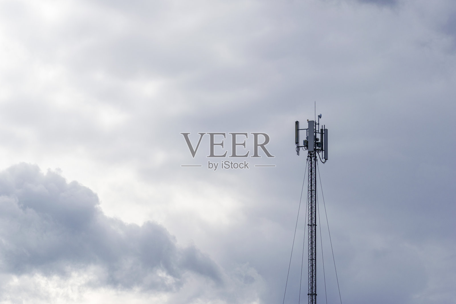 蜂窝通信塔。4G和5G基站。无线通信天线发射器。照片摄影图片