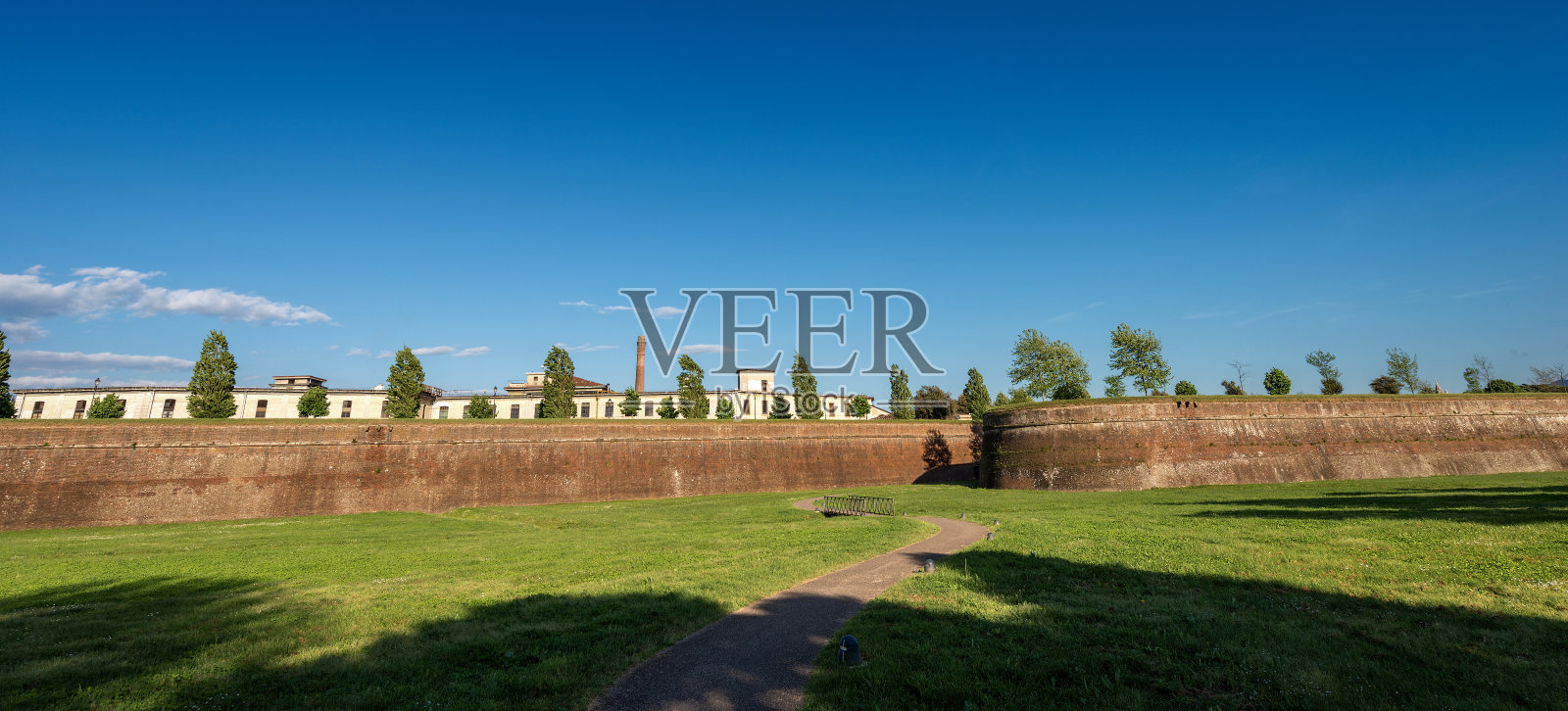 卢卡城周围的墙-托斯卡纳意大利欧洲照片摄影图片