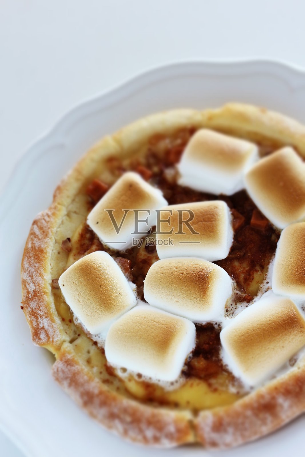 用棉花糖和糖做的披萨来做甜食照片摄影图片