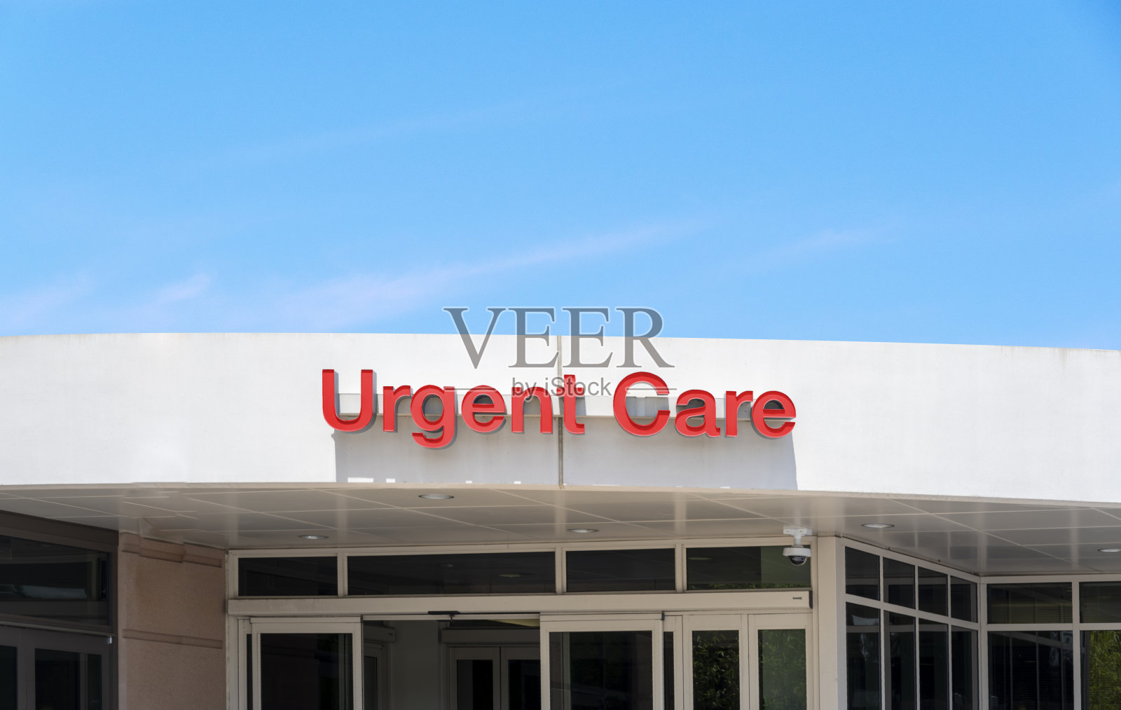 医疗大楼上的紧急护理标志照片摄影图片