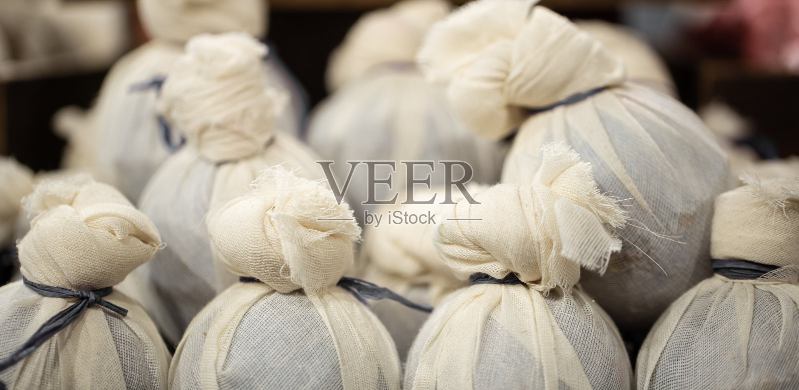 手工化妆品和浴盐炸弹照片摄影图片