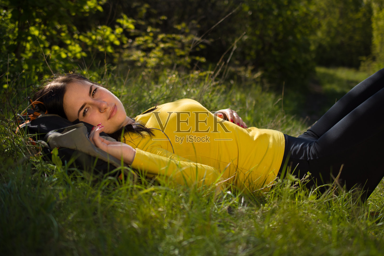 在黄色的徒步旅行照片摄影图片