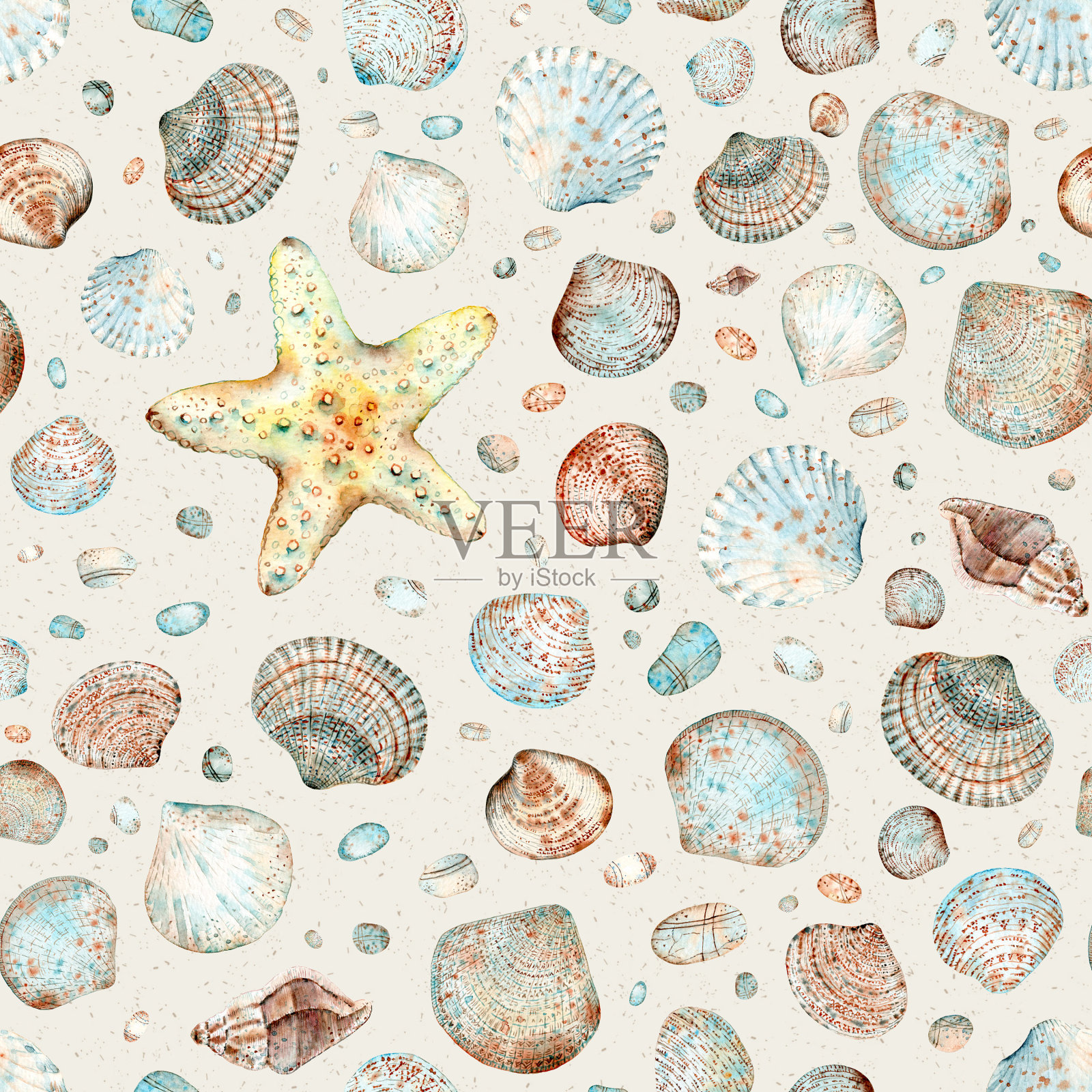 无缝水彩图案与贝壳，海星，蜗牛，海卵石和玻璃碎片在米色背景。用于包装、背景、纺织品、封面等设计。插画图片素材