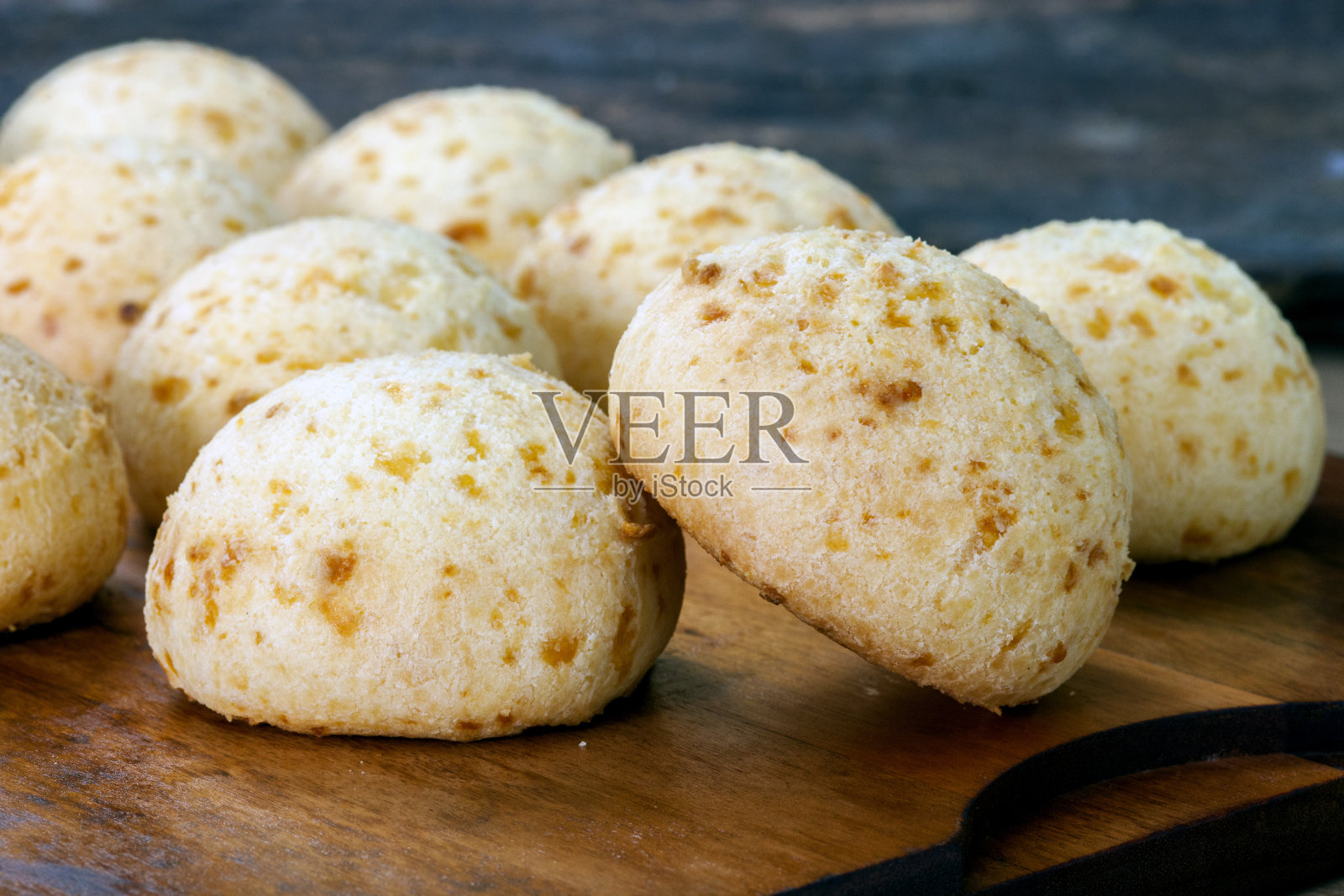 巴西小吃，传统的奶酪面包照片摄影图片