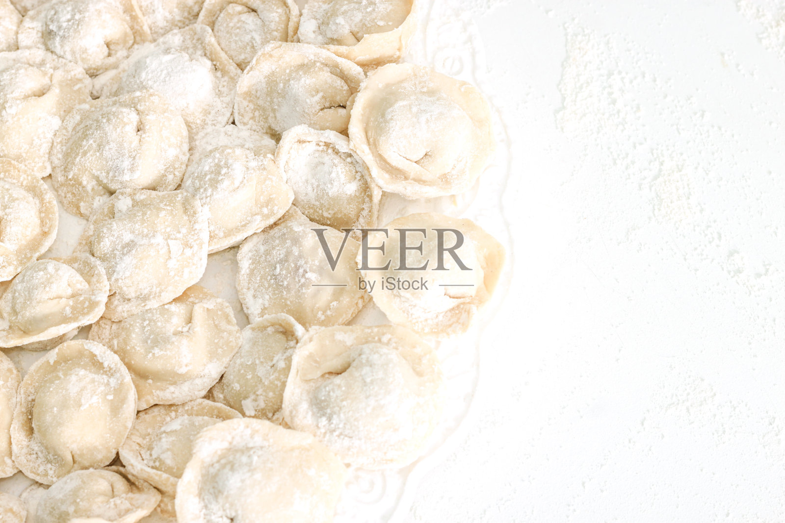 自制中国馄饨或饺子照片摄影图片