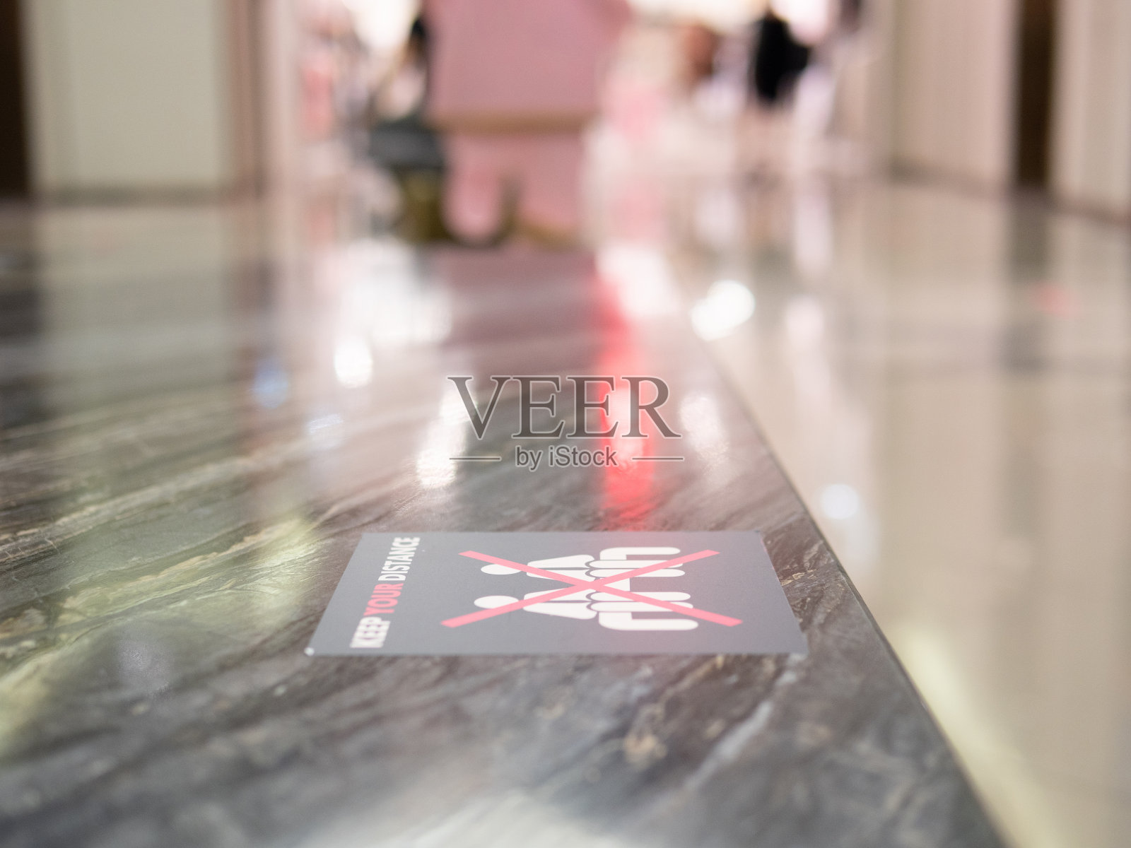 冠状病毒、COVID-19疫情爆发预警提示:避免密切接触照片摄影图片