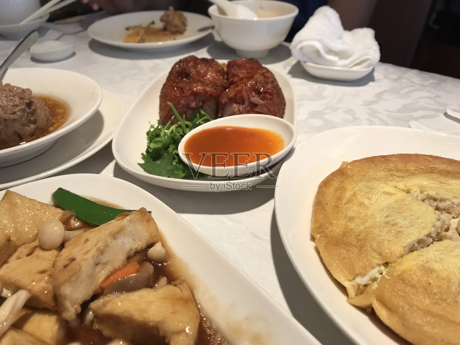 2018年8月在台北一家传统台湾餐厅品尝美味点心照片摄影图片