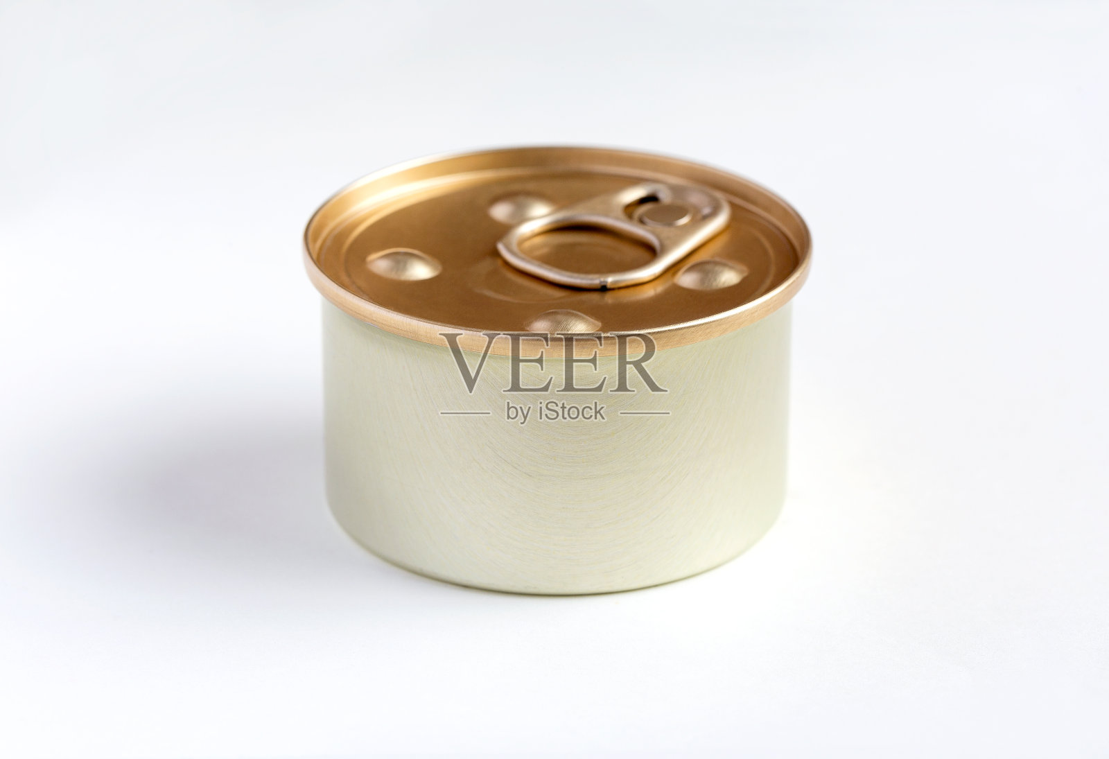 带拉环盖的圆锡罐。罐头食品金属包装，模型。空白铝缸容器，模板，模型照片摄影图片