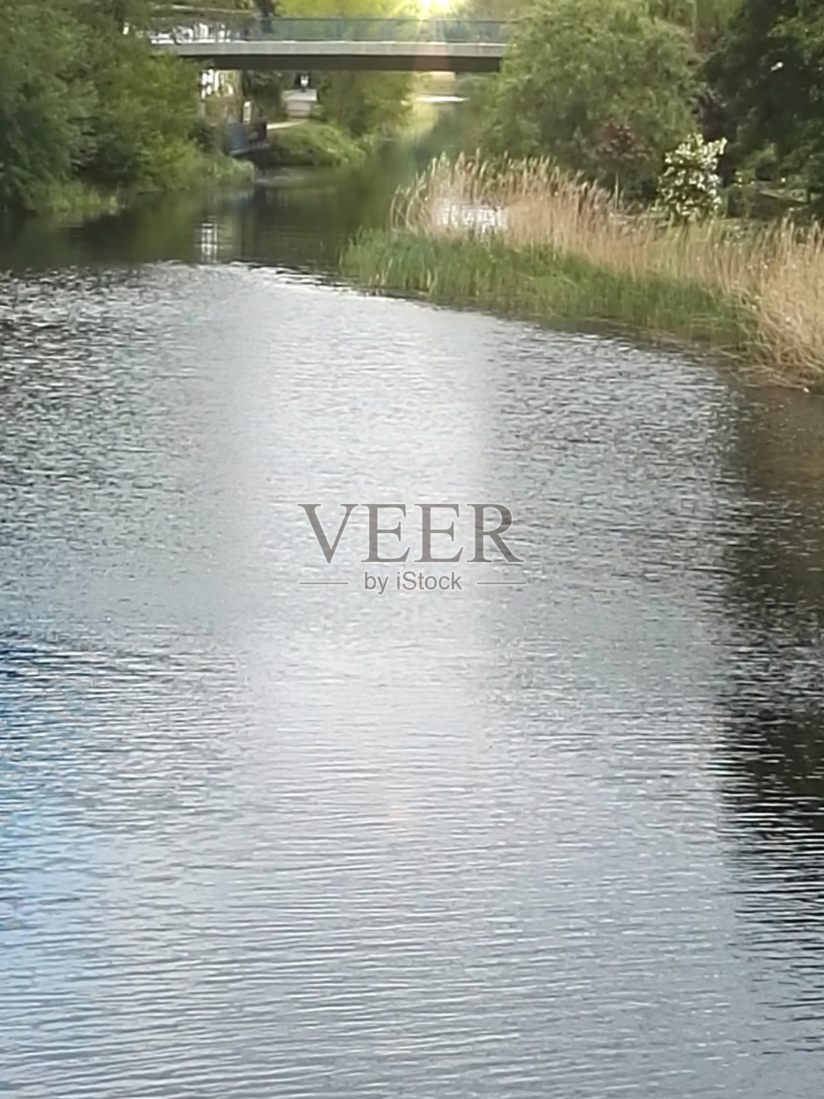 通道与桥在背景照片摄影图片