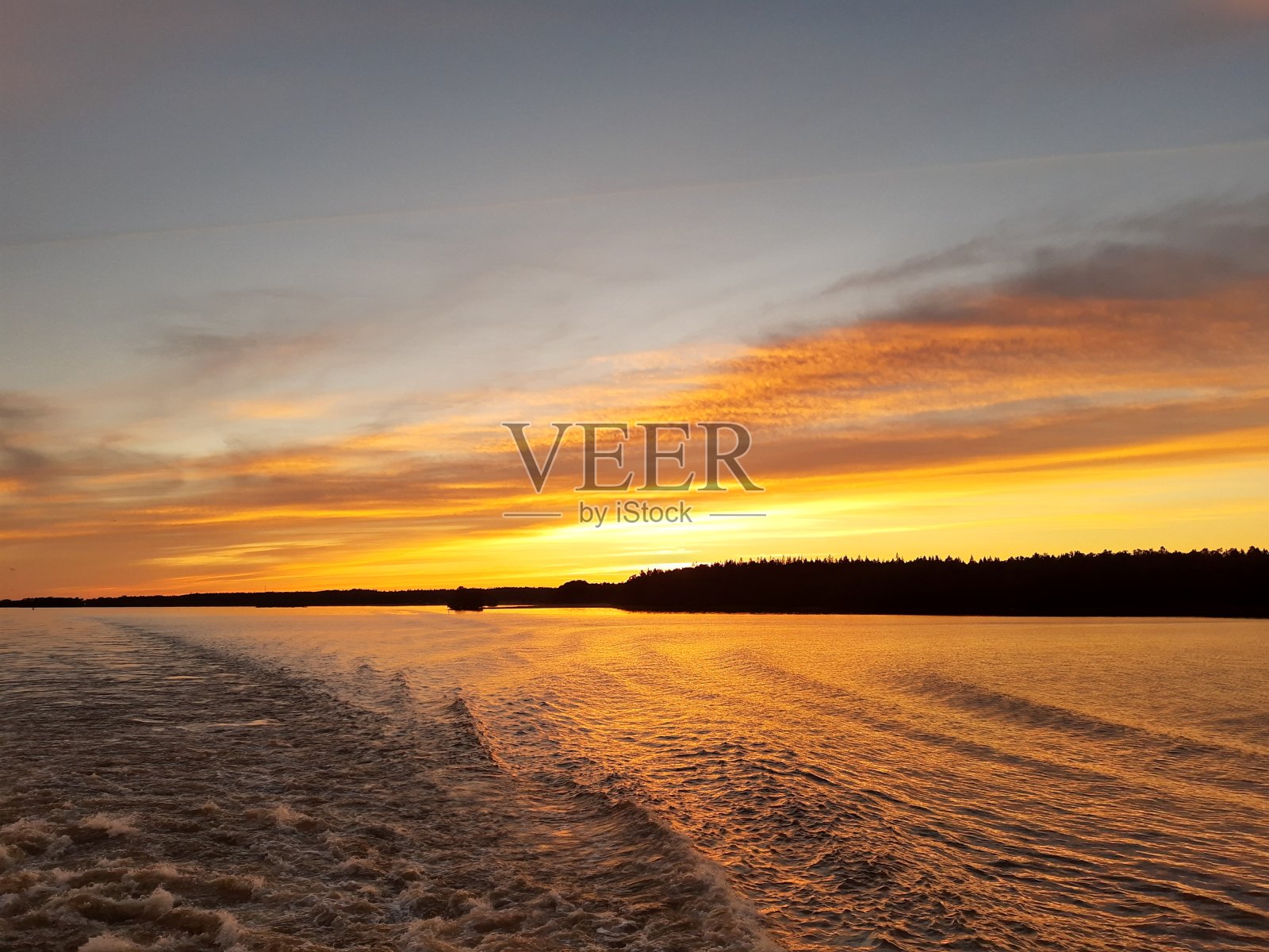 日落波罗的海。照片摄影图片