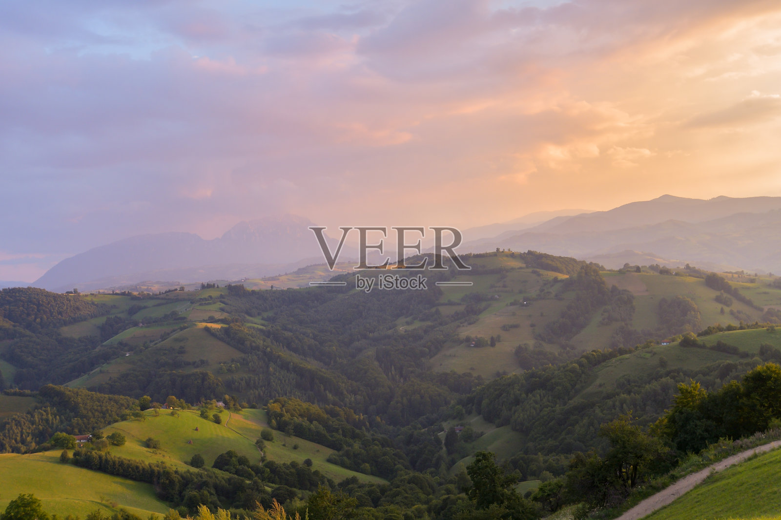 令人惊叹的自然景观，霍尔巴夫村，喀尔巴阡，特兰西瓦尼亚，罗马尼亚，欧洲照片摄影图片