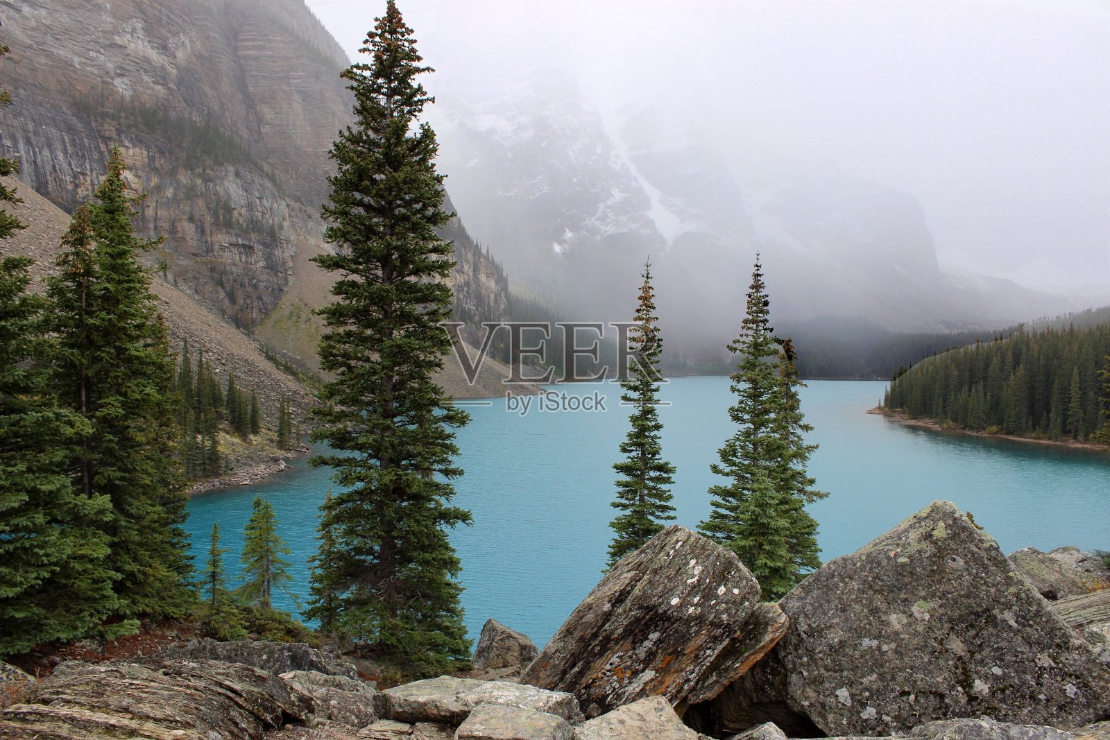 冰碛湖，阿尔伯塔，加拿大照片摄影图片